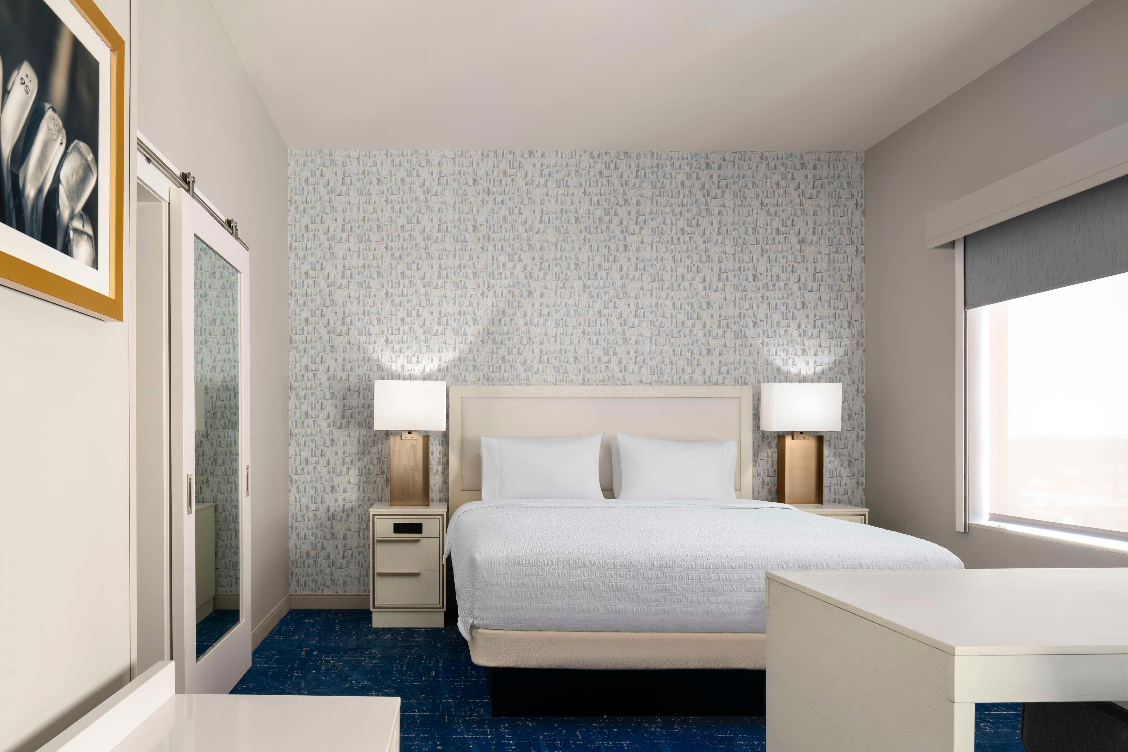 Studio Accessible King Size Bed