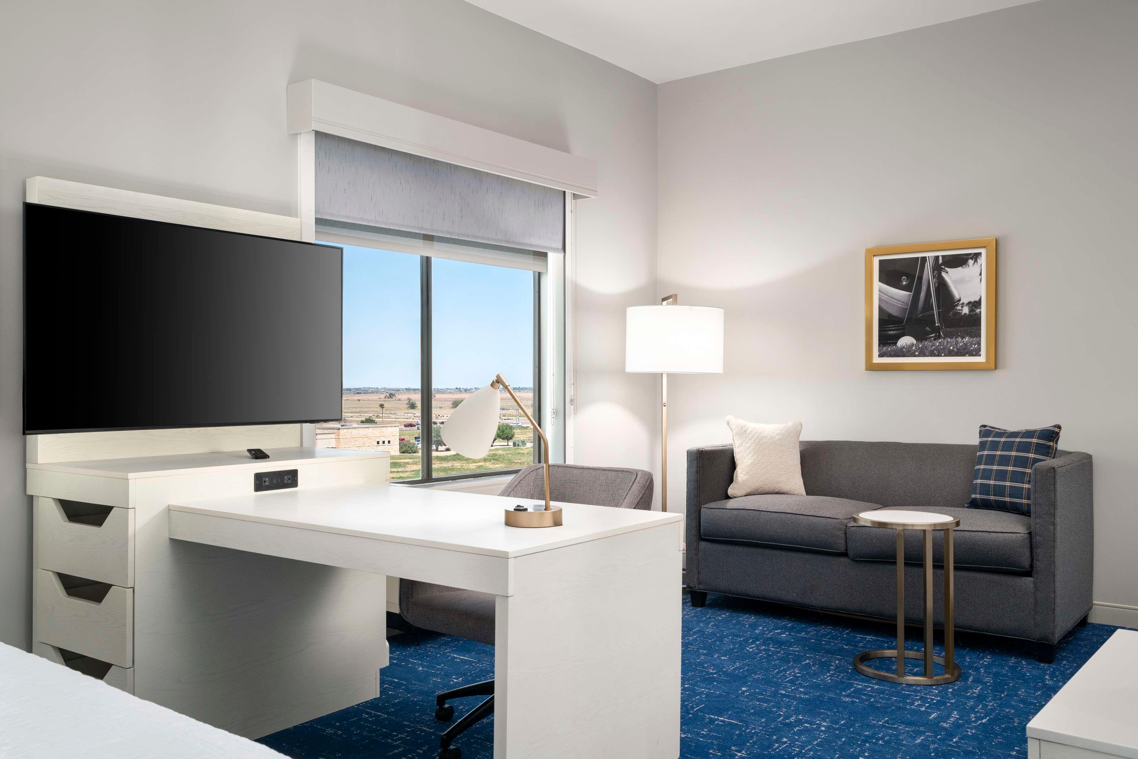 Studio Accessible King Size Bed