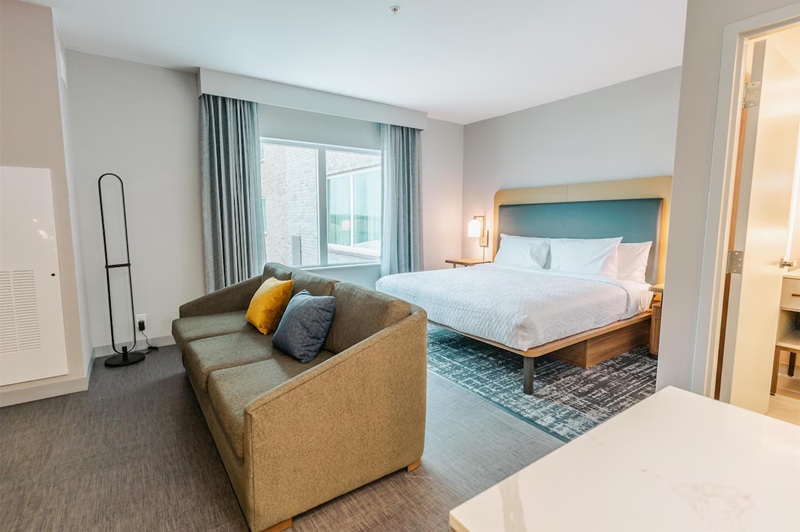 Studio Accessible King Size Bed