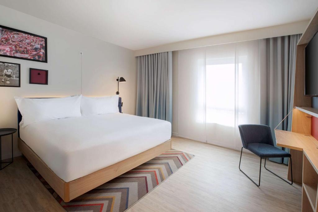 Room King Size Bed