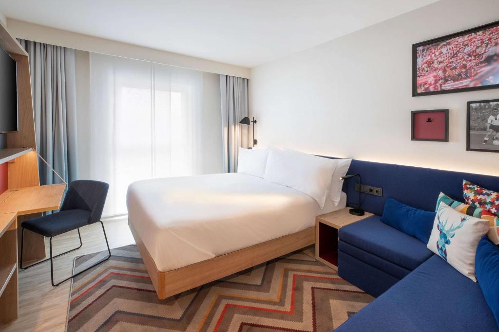 Studio King Size Bed