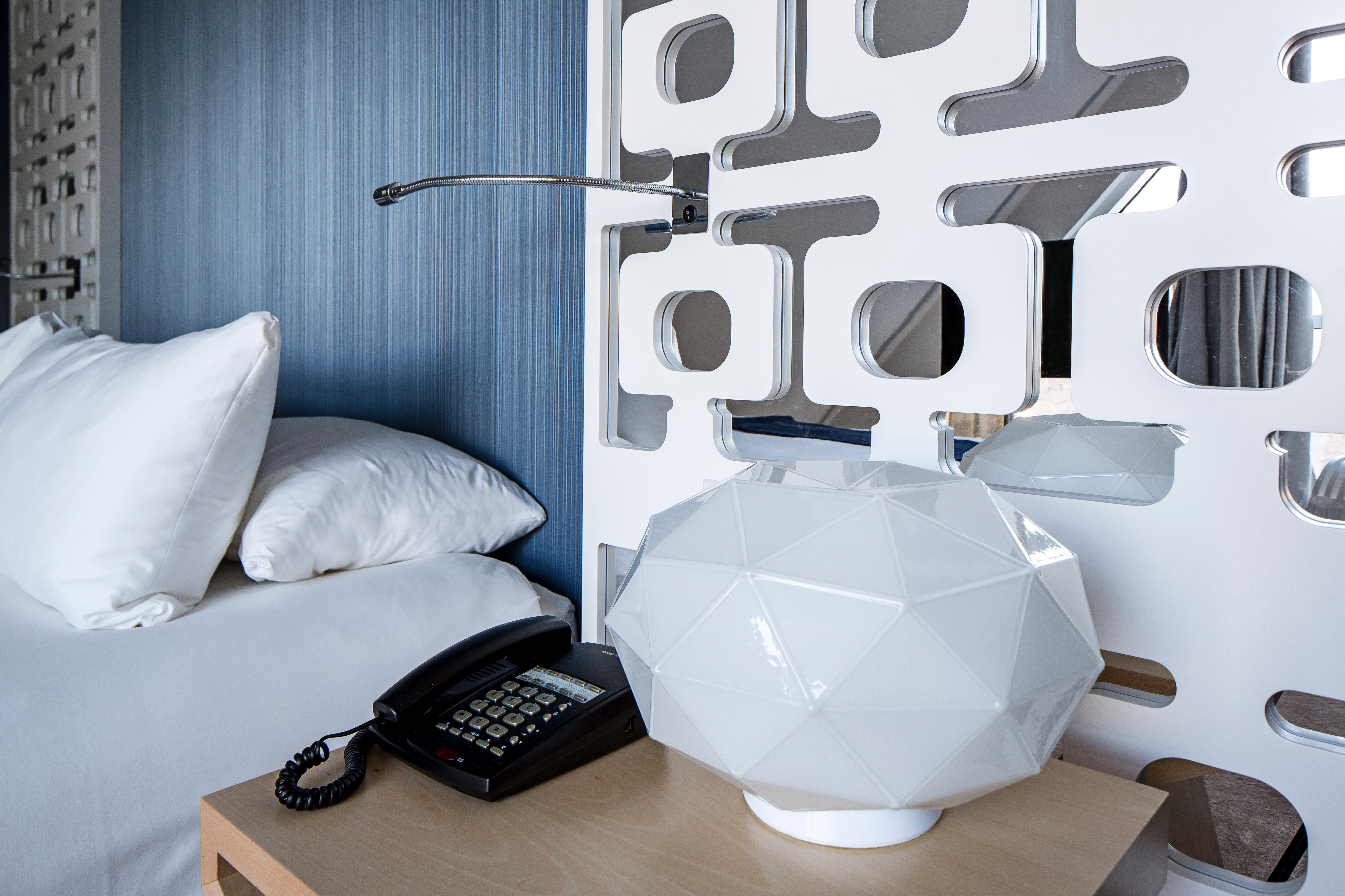 Double Executive Queen Bed