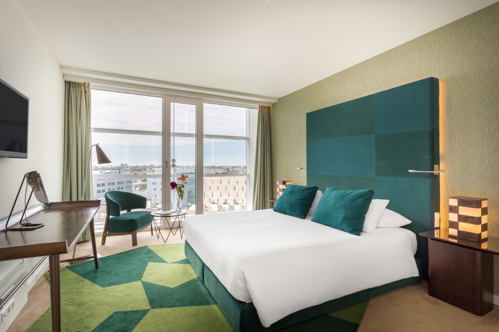 Double Superior Queen Bed