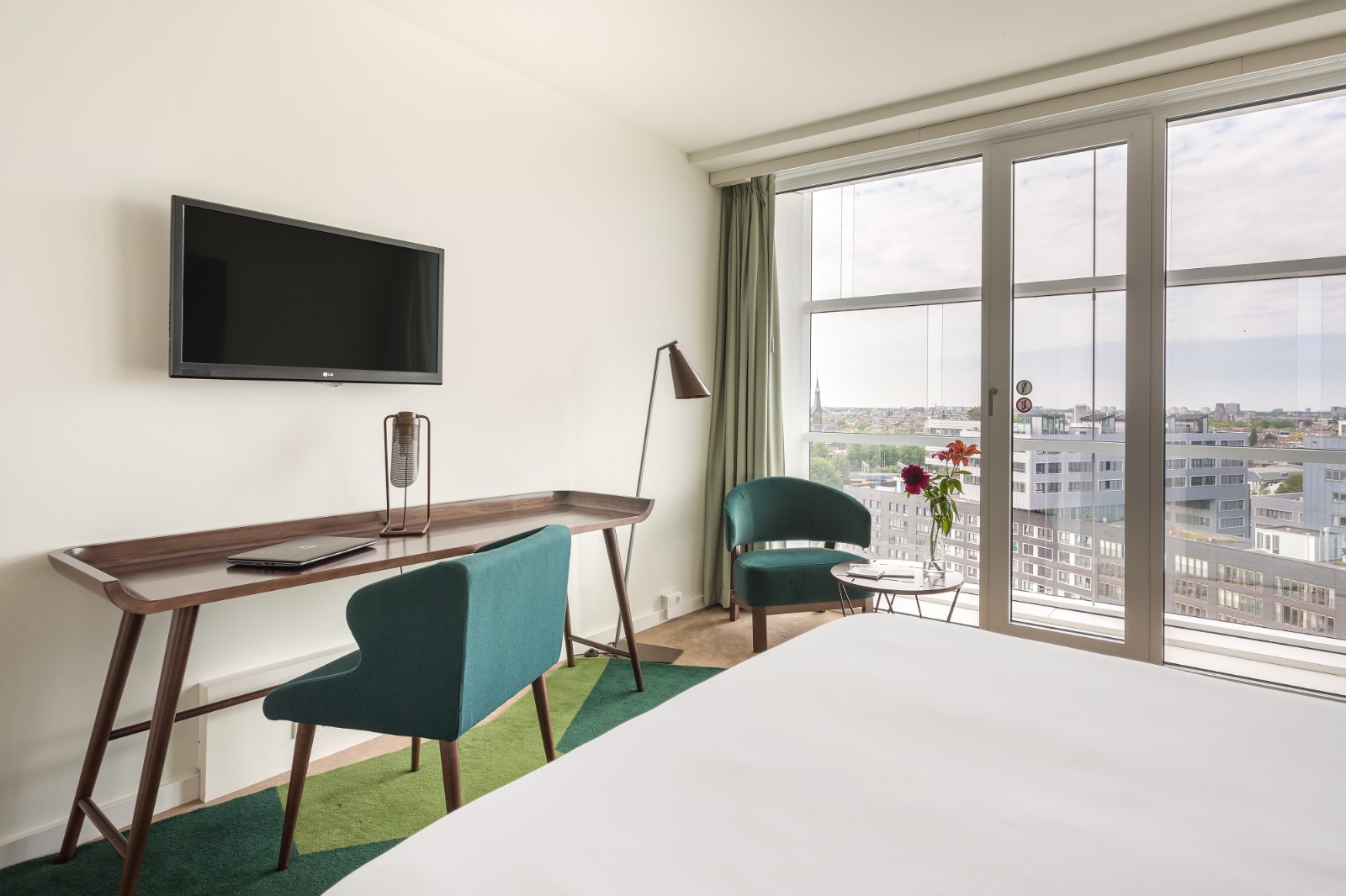 Double Superior Queen Bed