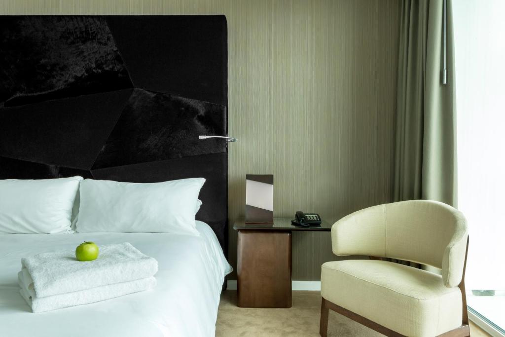 Double Single Superior Queen Bed