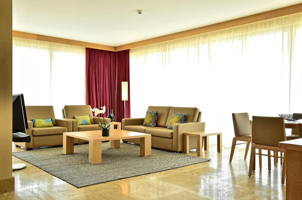 Family Room Deluxe