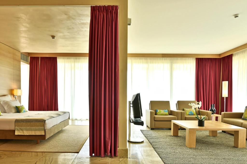 Family Room Deluxe