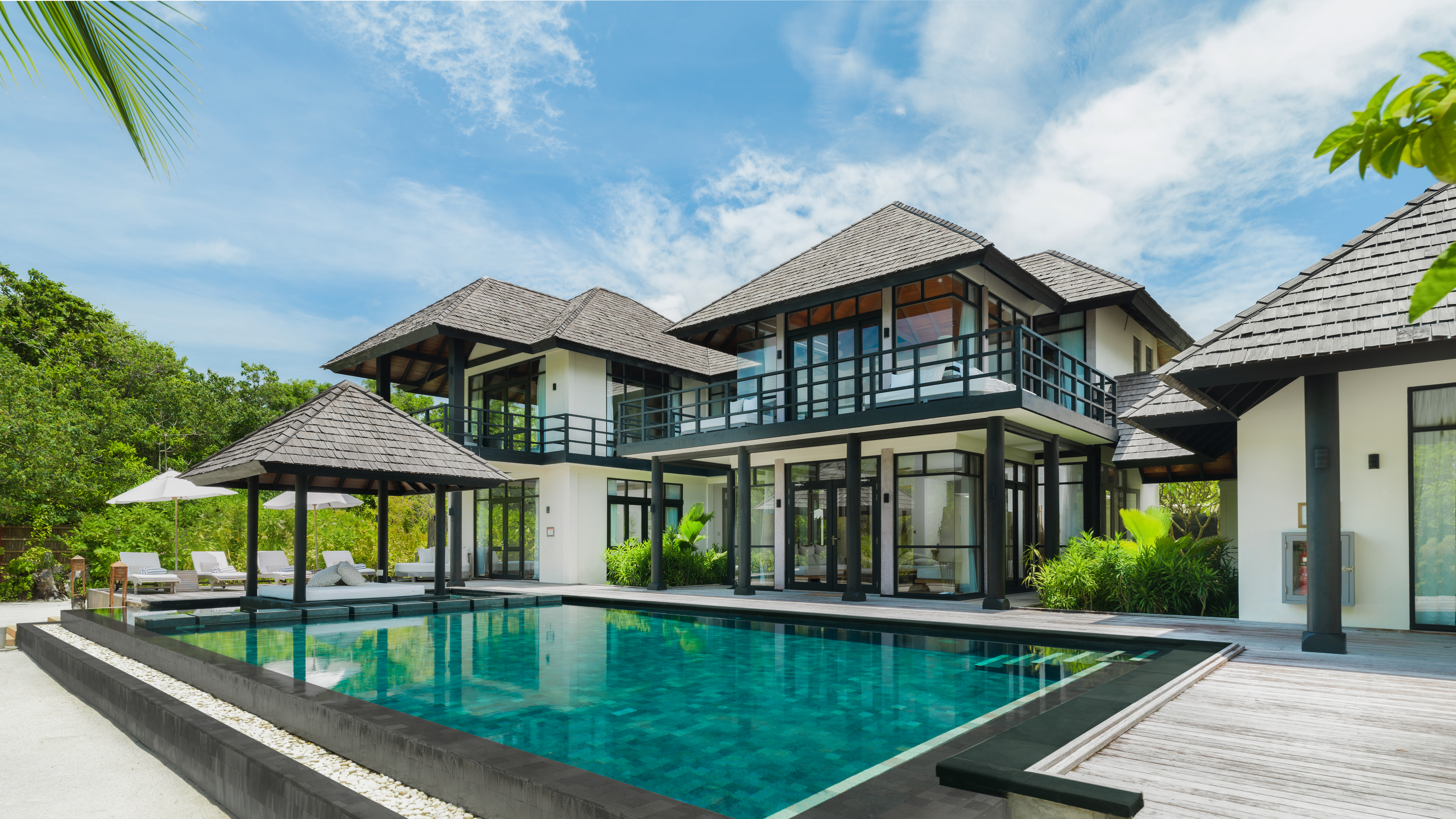 Family Room Three Bedrooms with Private Pool