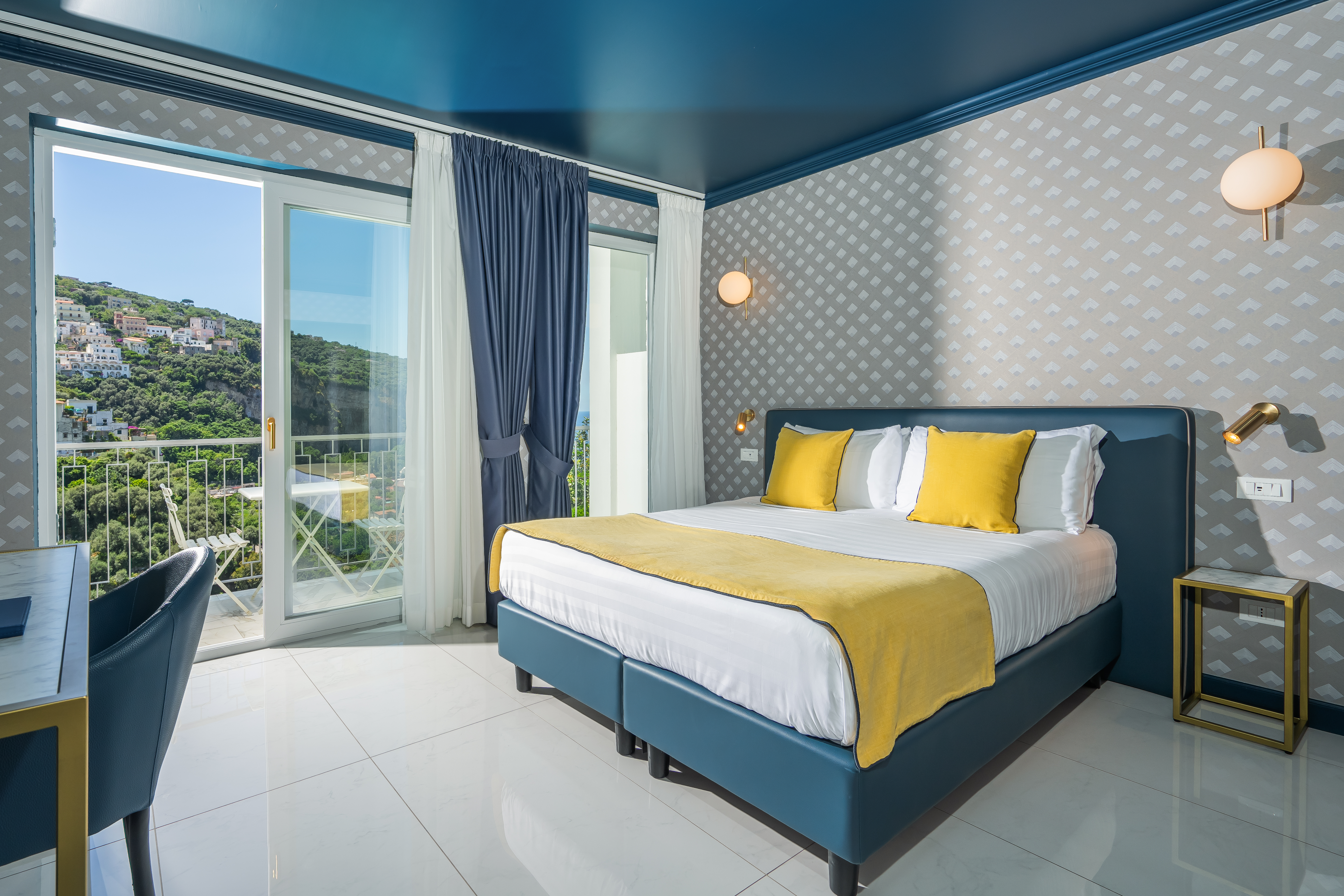 Junior Suite Sea View with Balcony