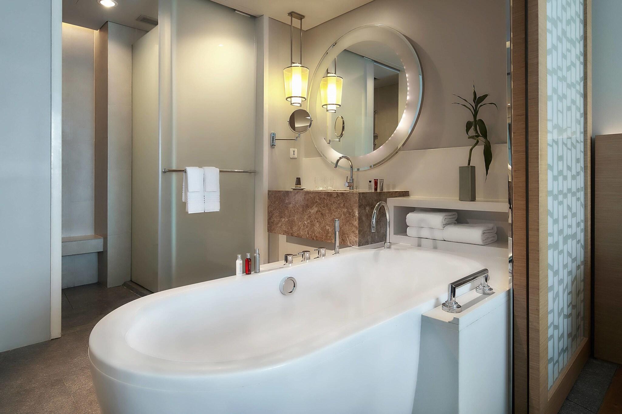 Suite Ocean View King Bed