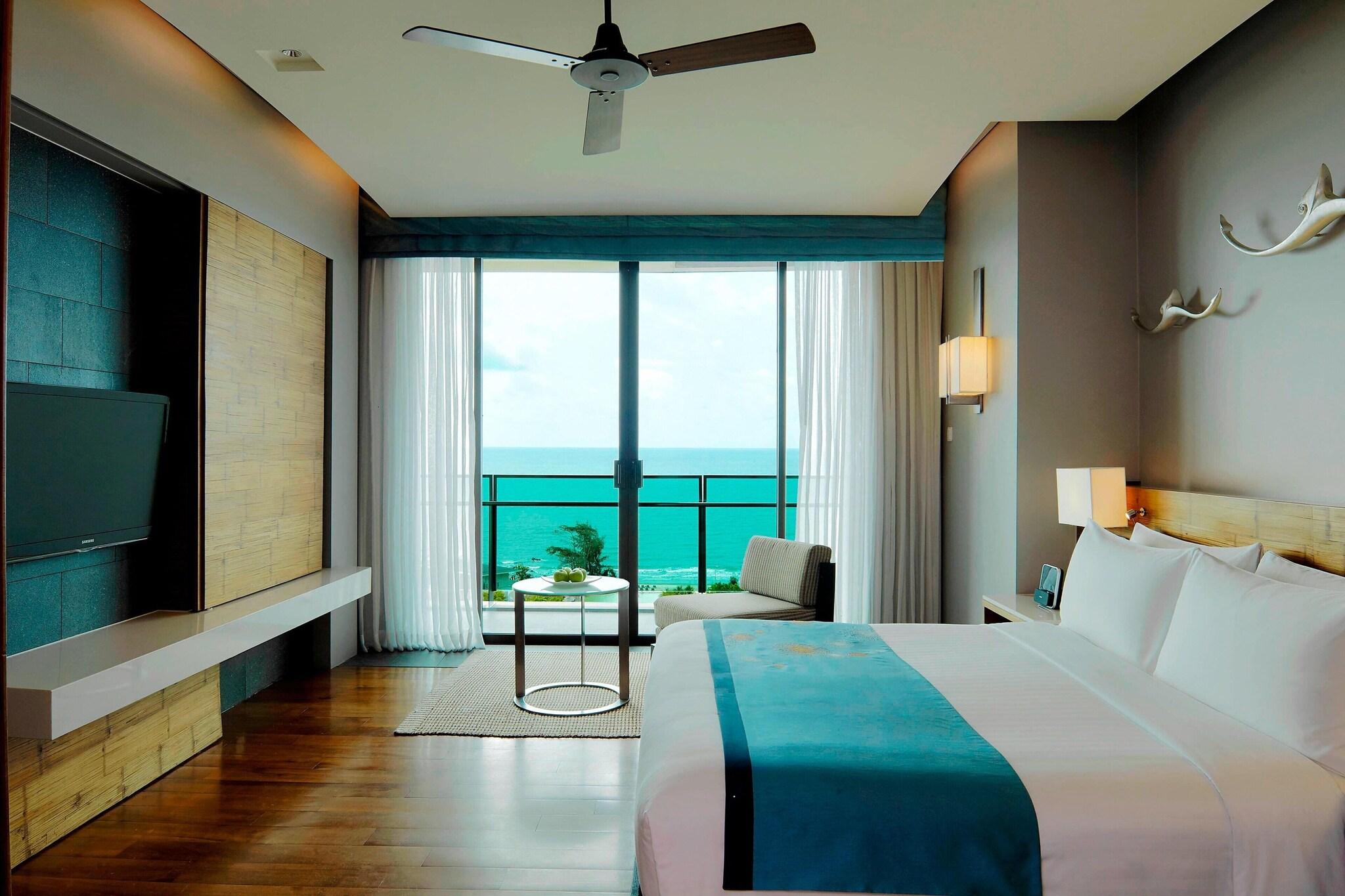 Suite Ocean View King Bed