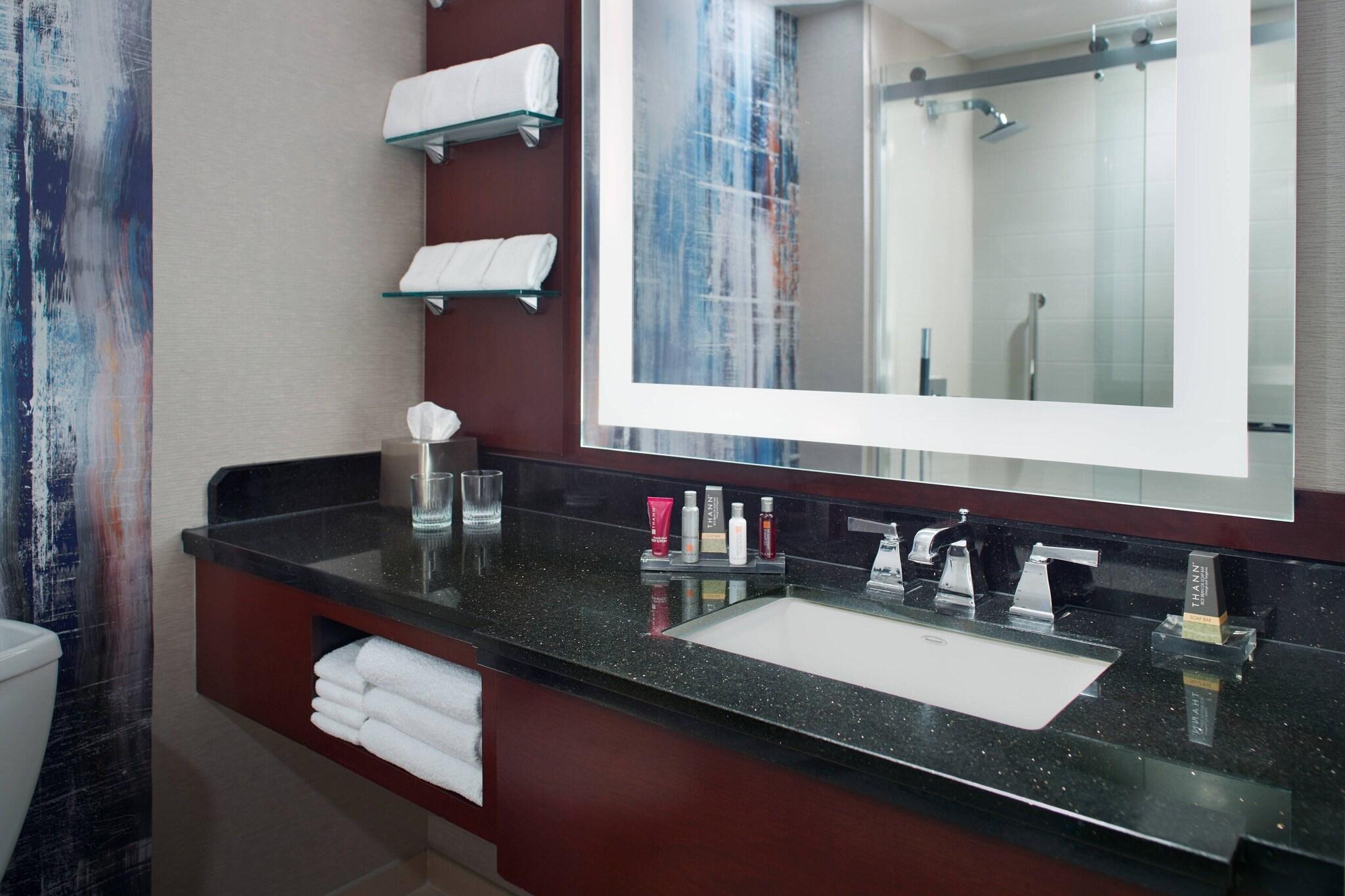 Suite Queen Size Bed