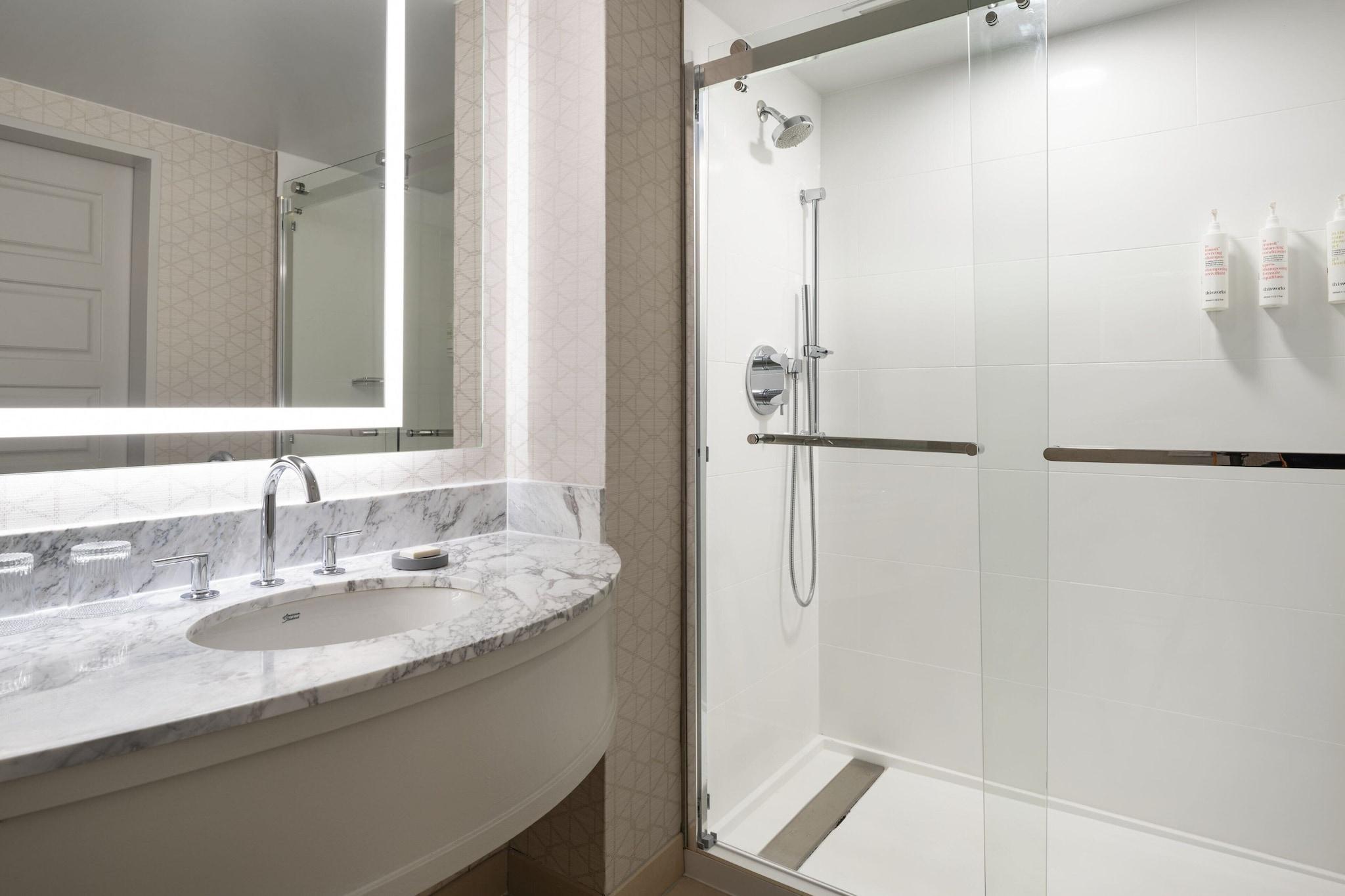 Junior Suite City View King Bed