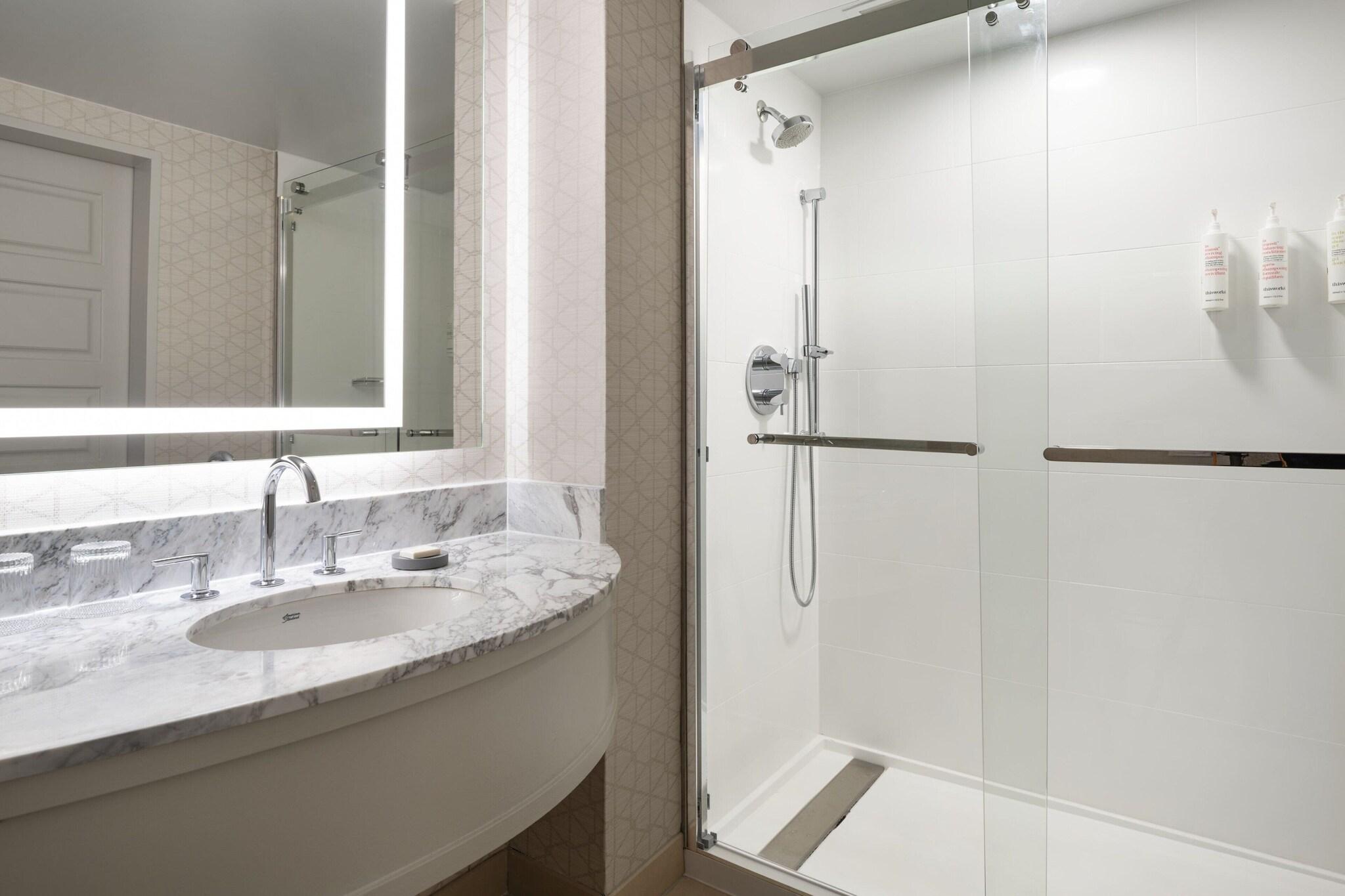 Junior Suite City View King Bed