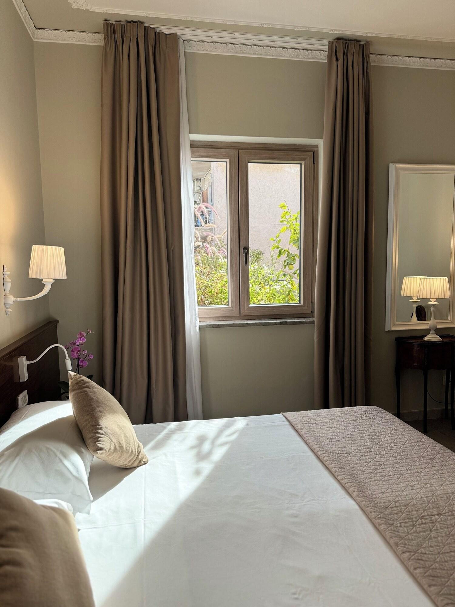 Double Classic Queen Bed