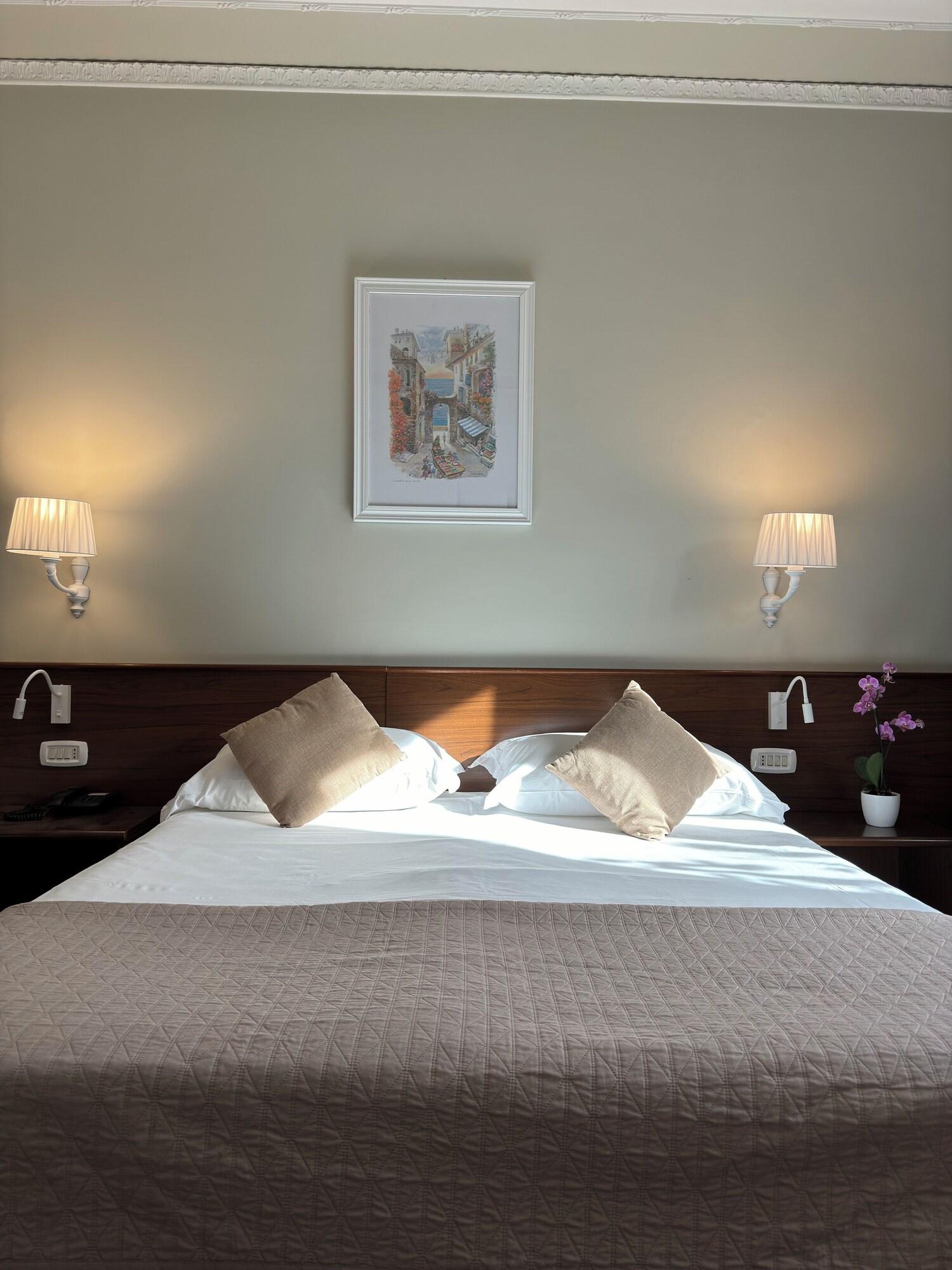 Double Classic Queen Bed