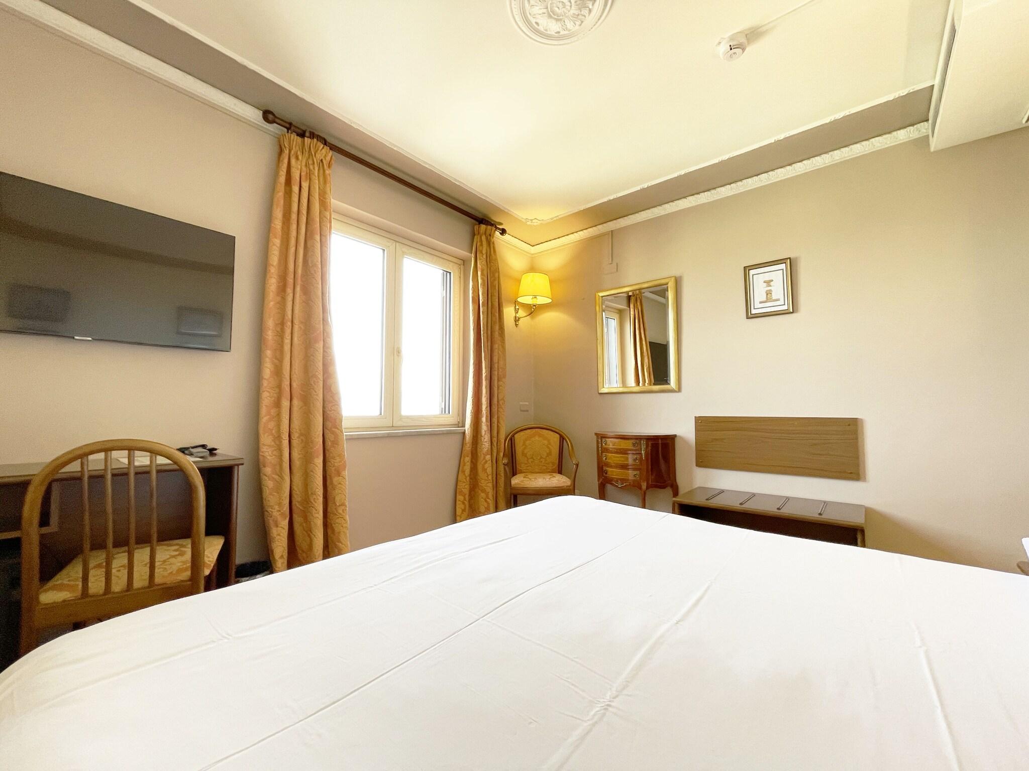 Double Classic Queen Bed