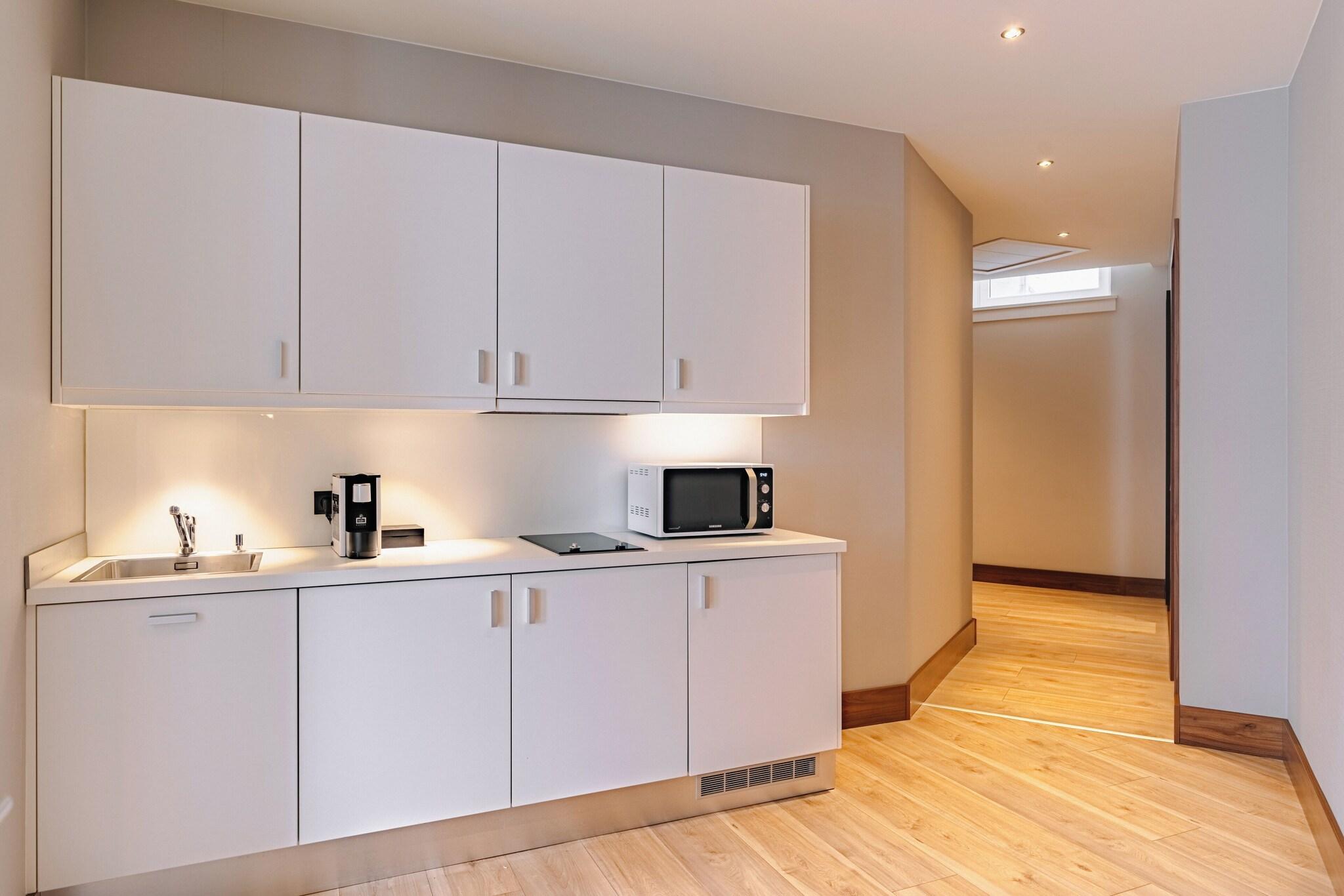 Studio King Size Bed