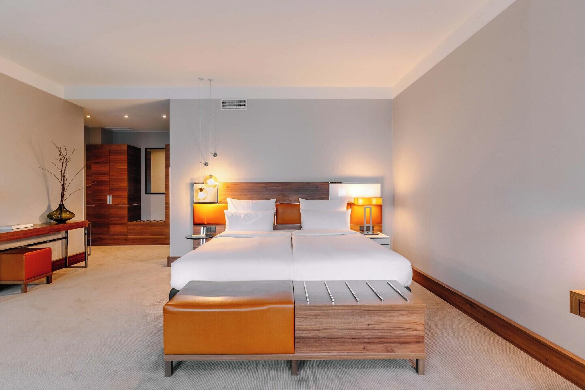 Studio King Size Bed