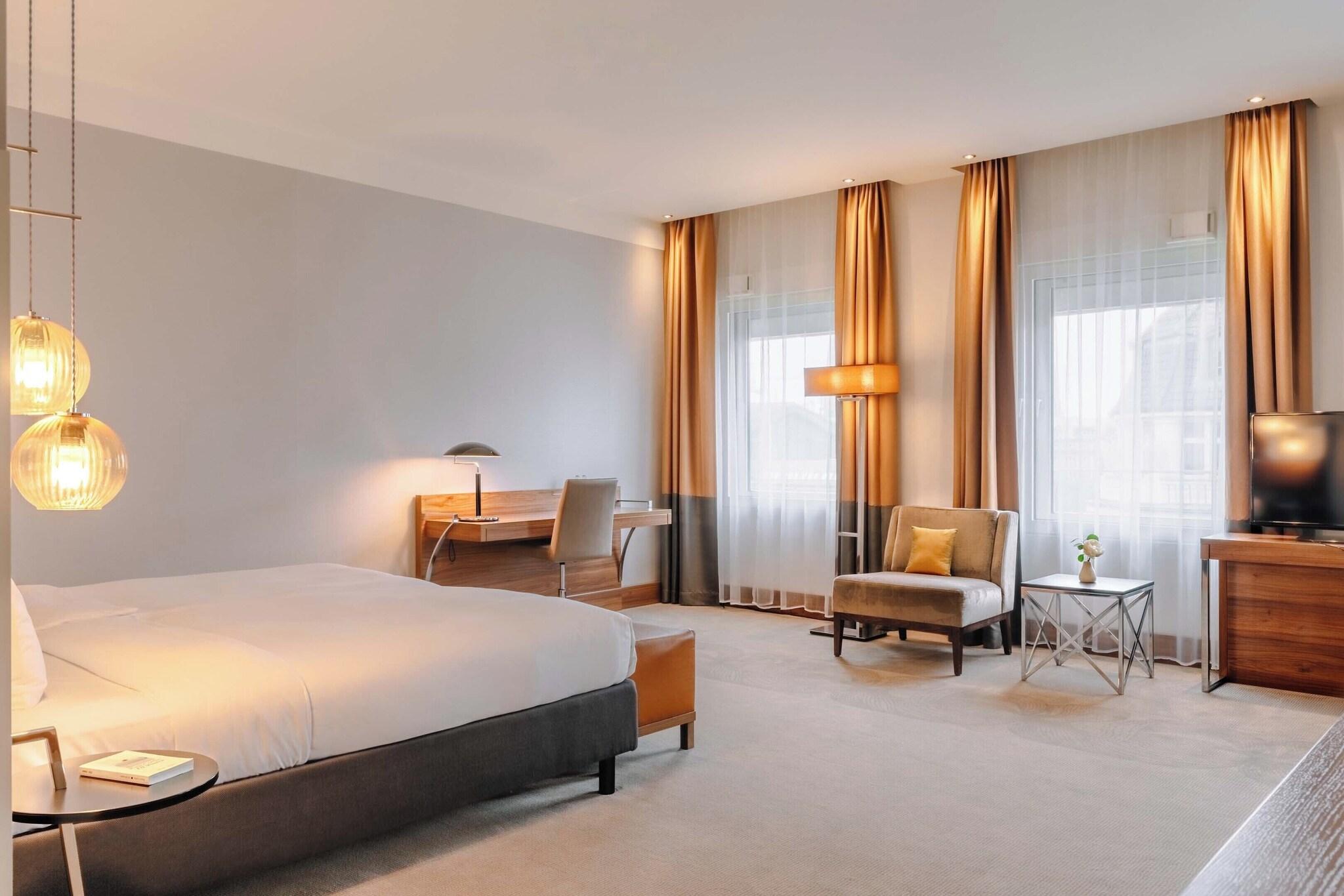 Studio King Size Bed