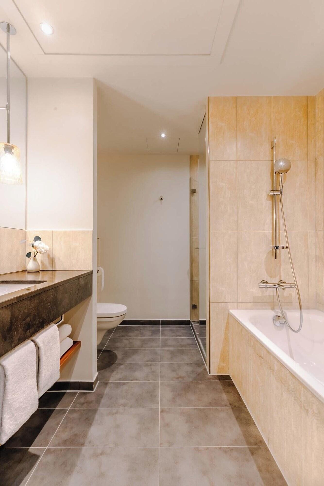 Studio King Size Bed