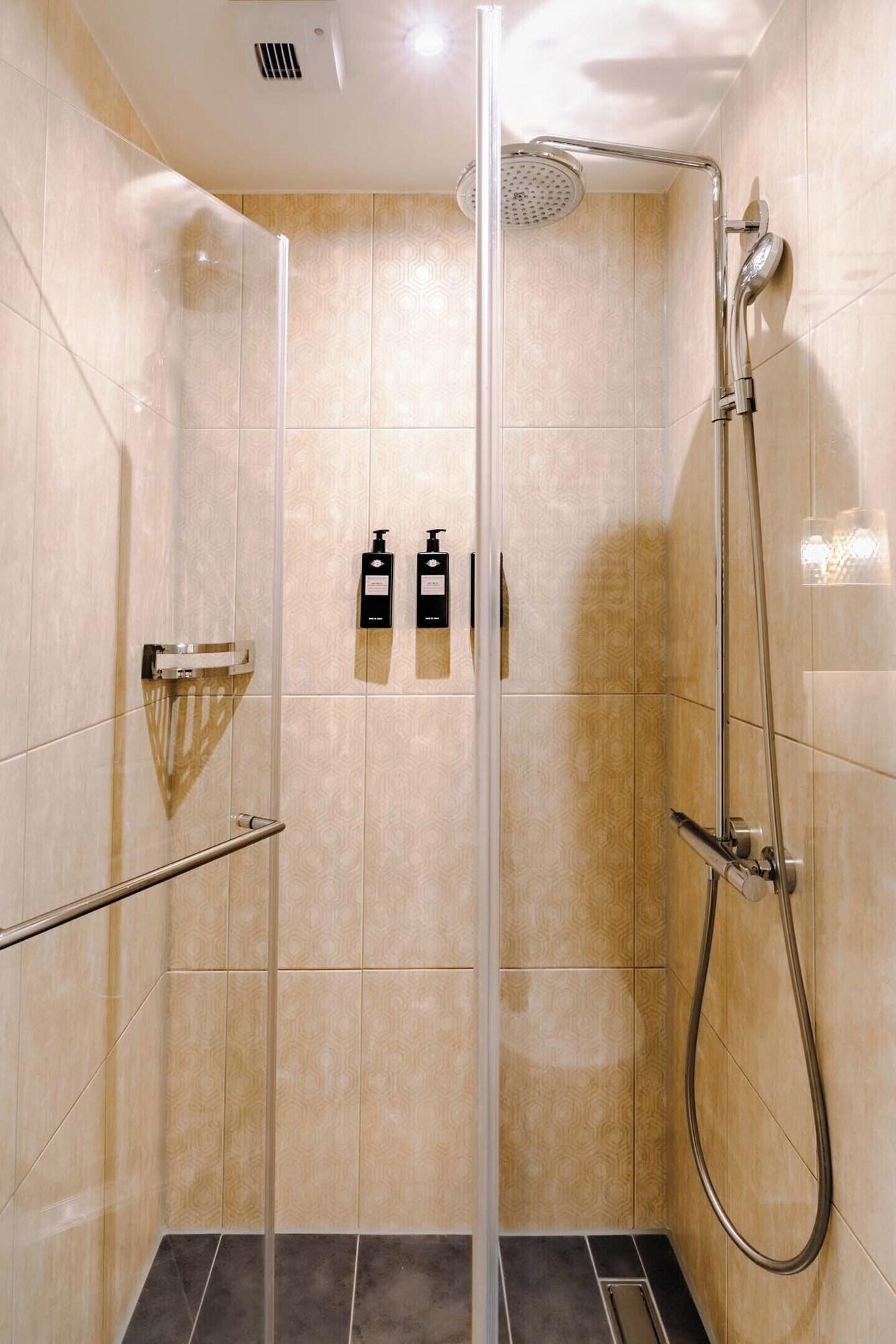 Studio King Size Bed