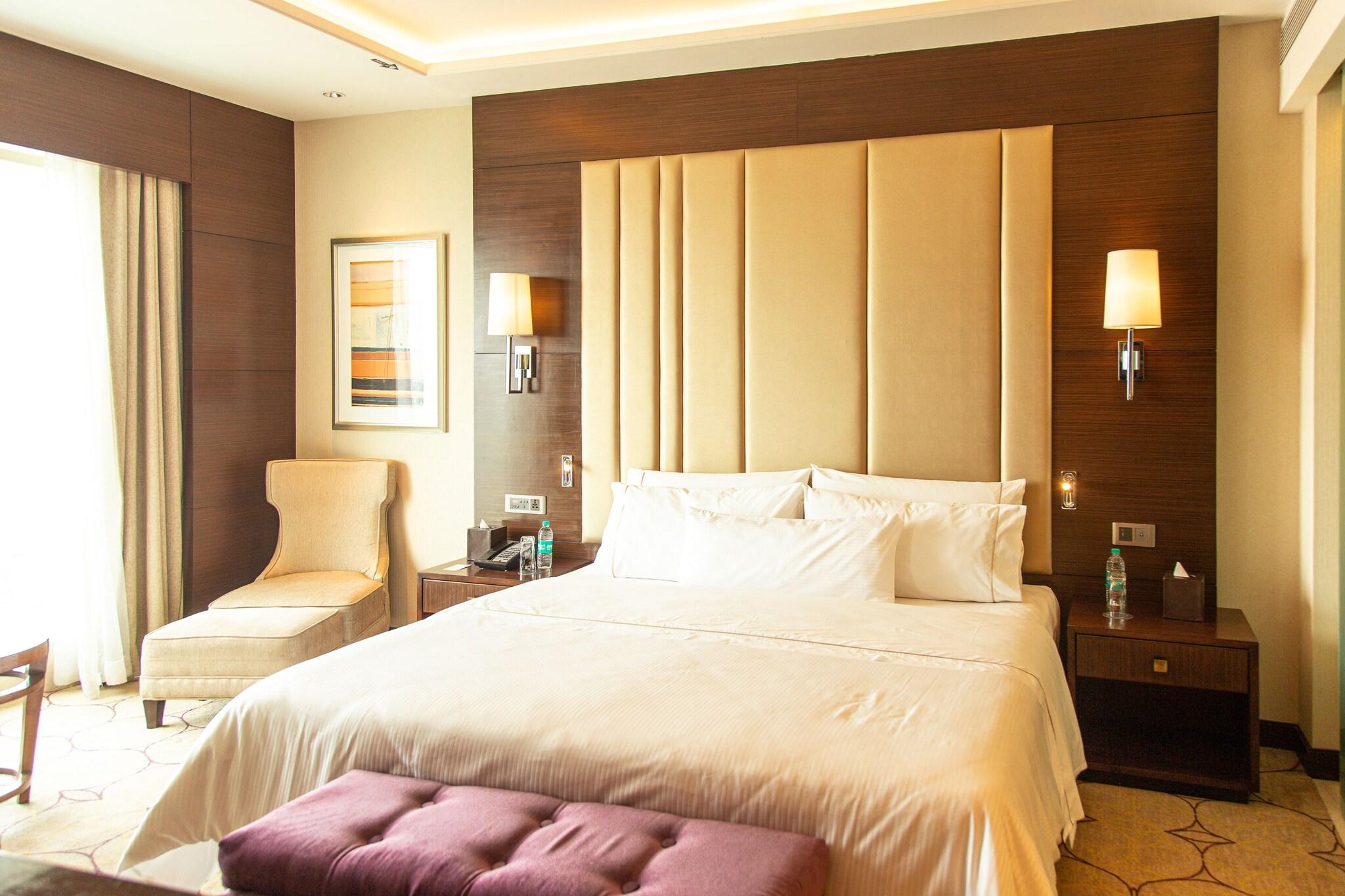 Double Pool View King Bed