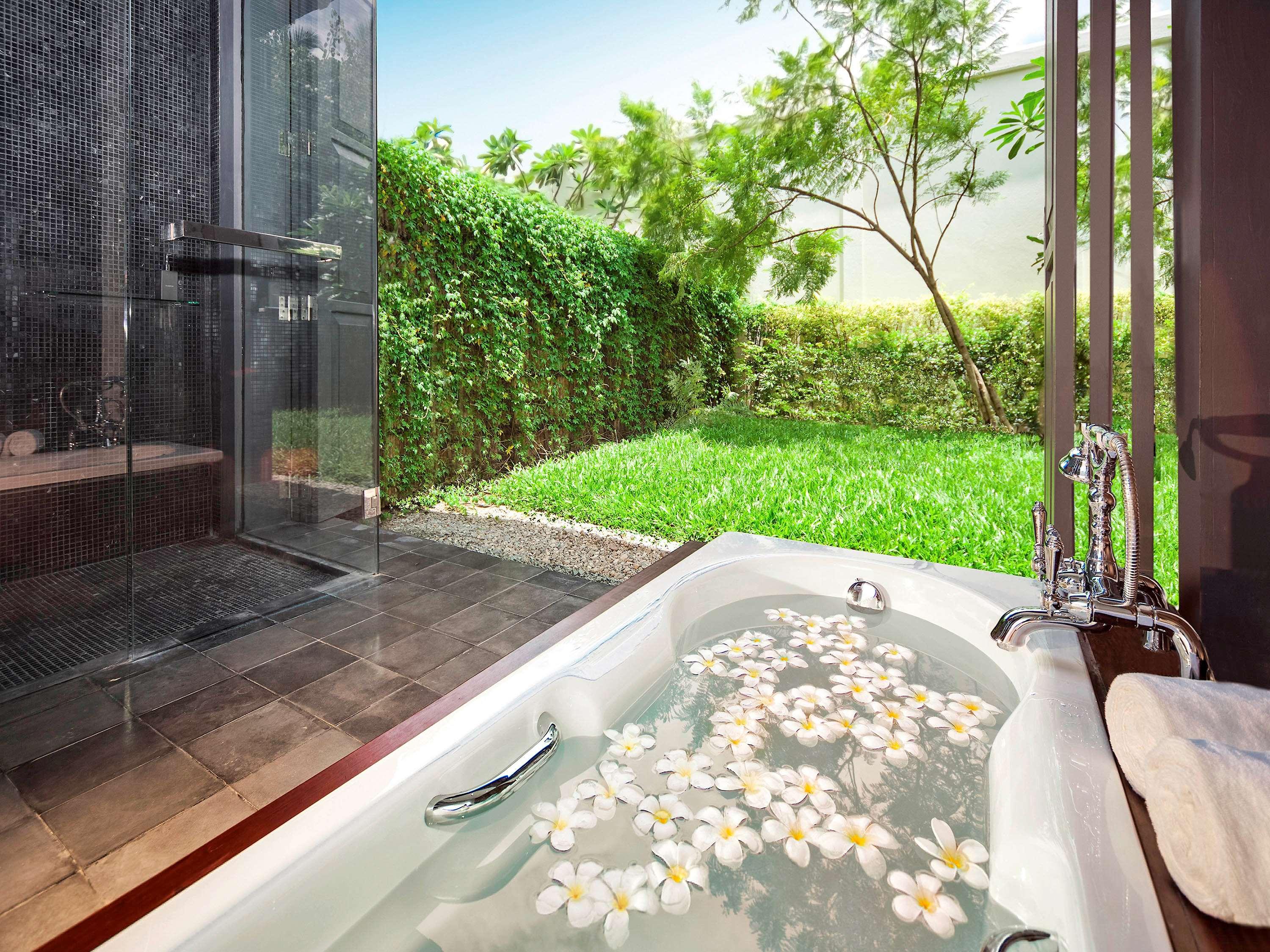 Suite Garden View King Bed