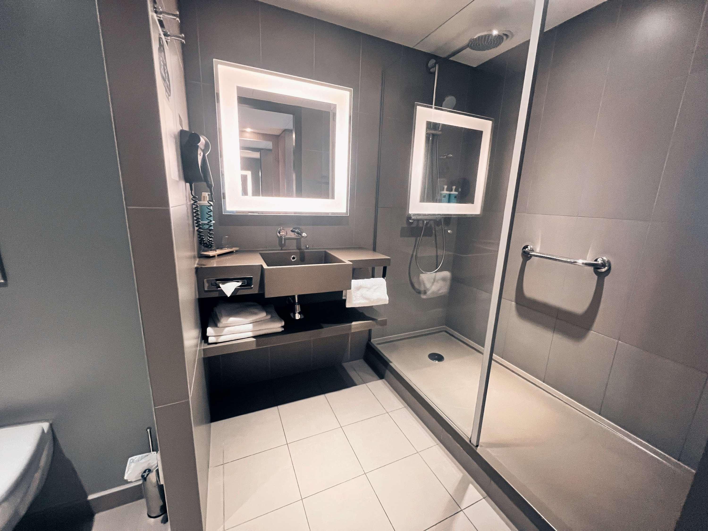 Double Superior Queen Bed