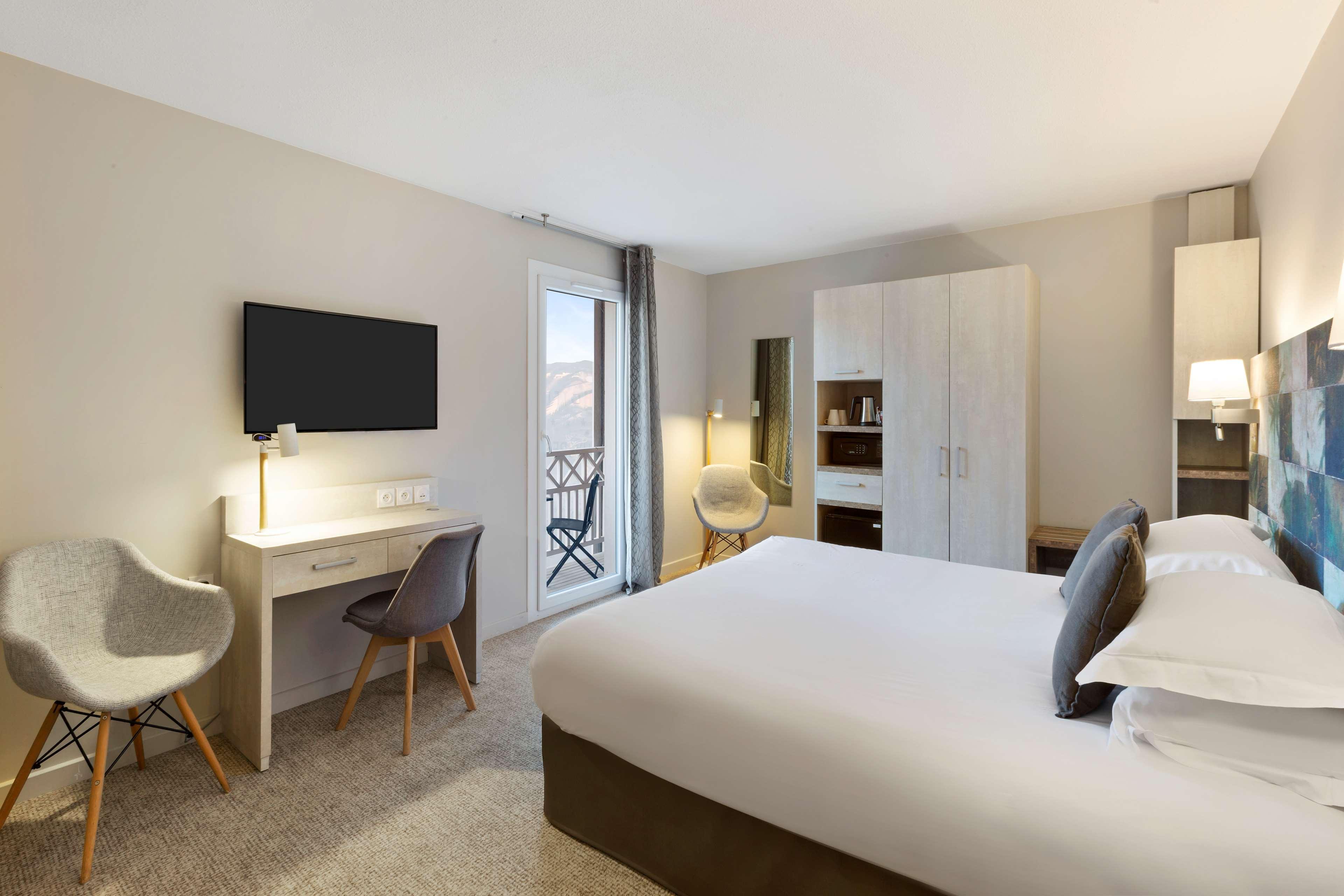 Triple Deluxe King Bed