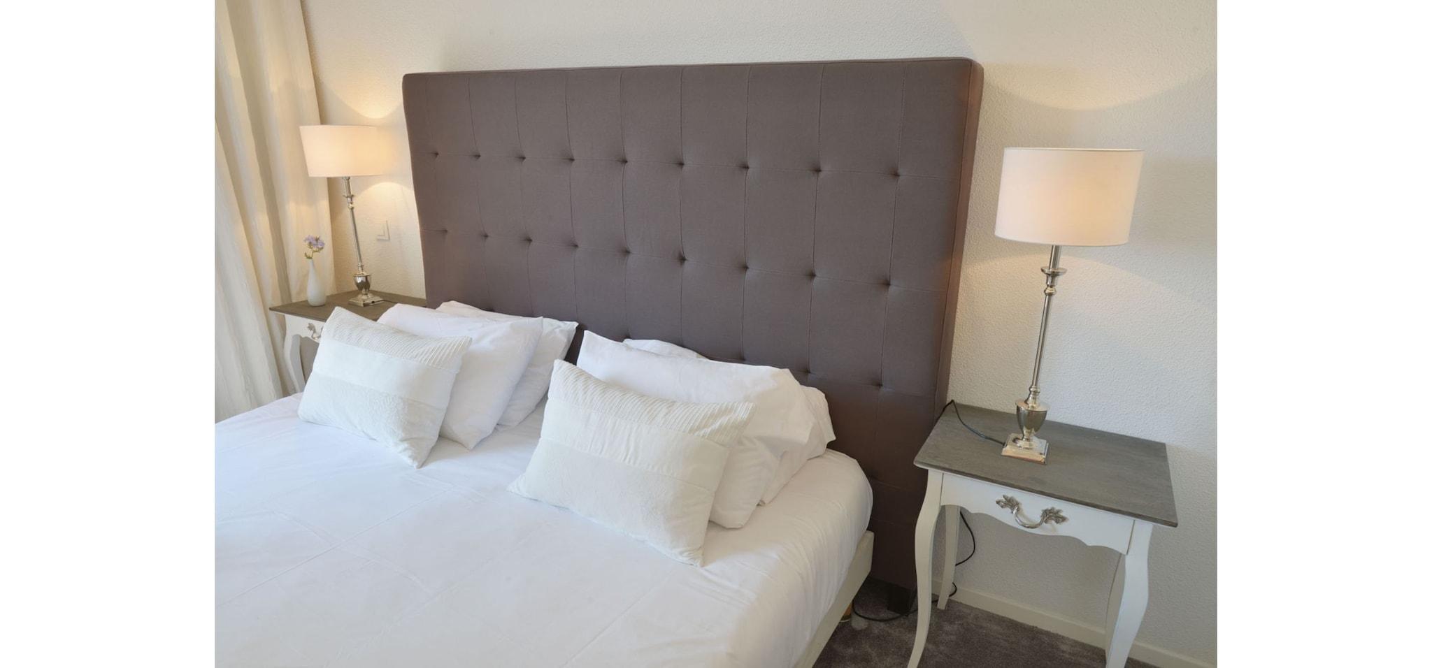 Double Classic Queen Bed