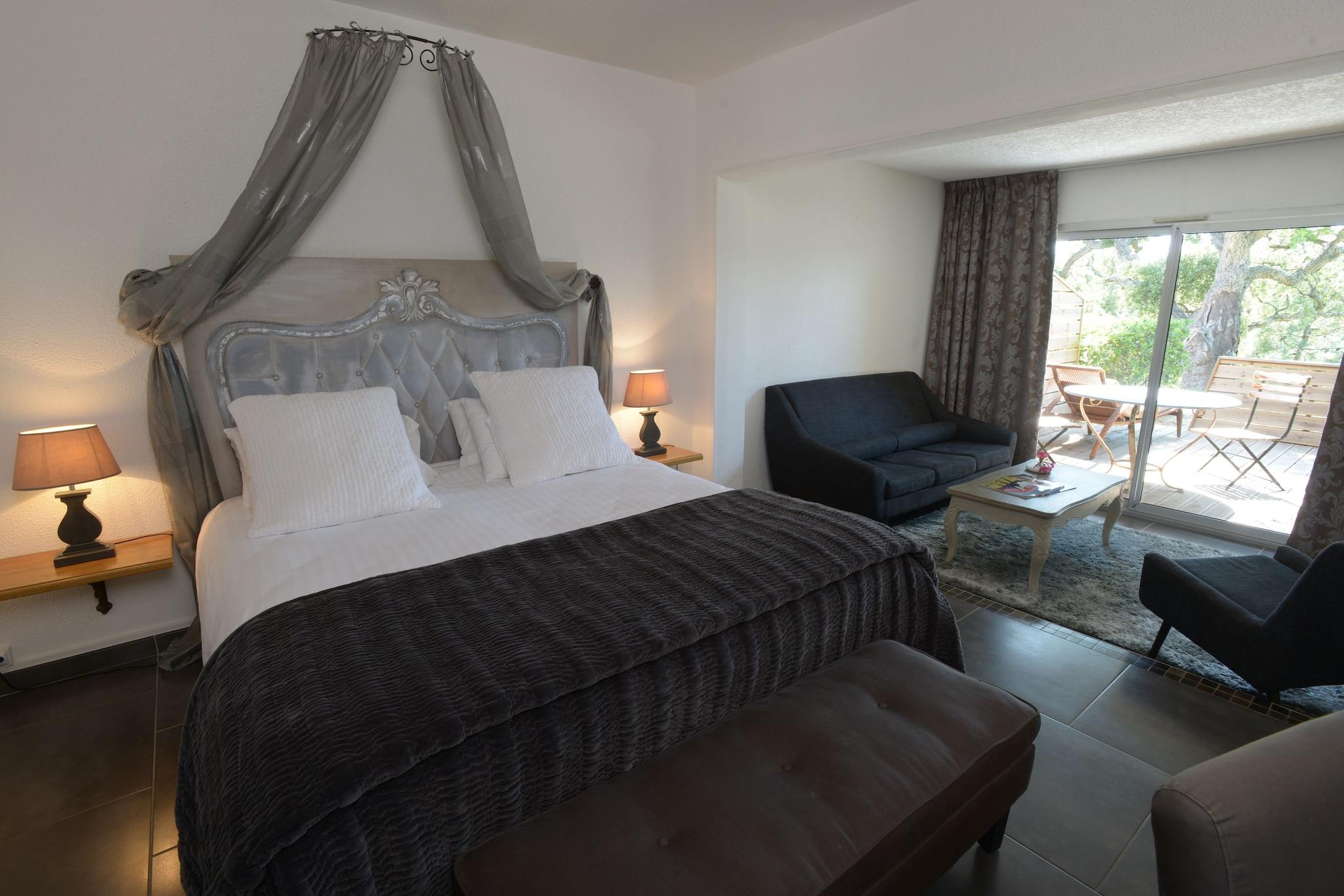 Double Deluxe King Bed