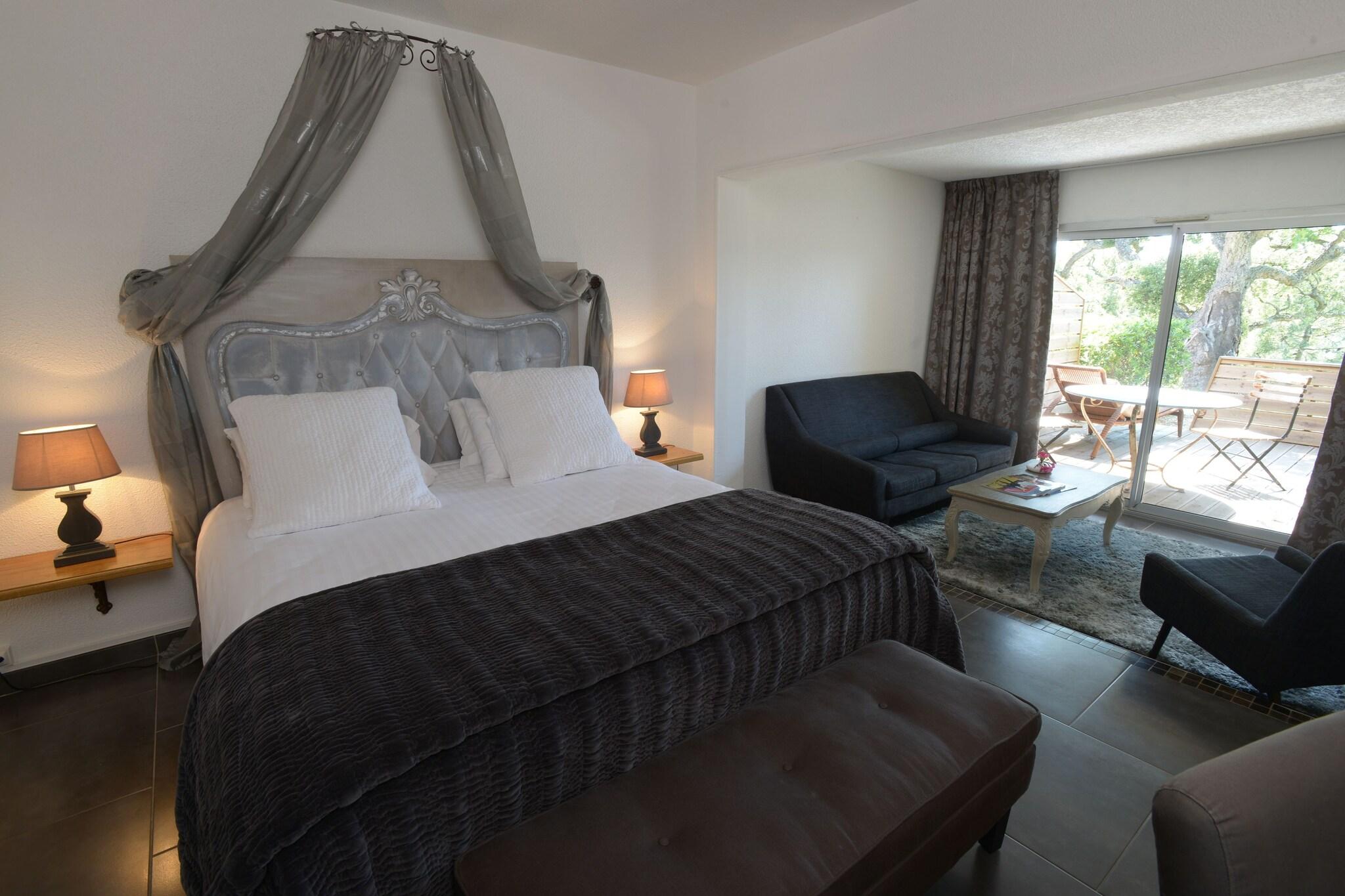 Double Deluxe King Bed