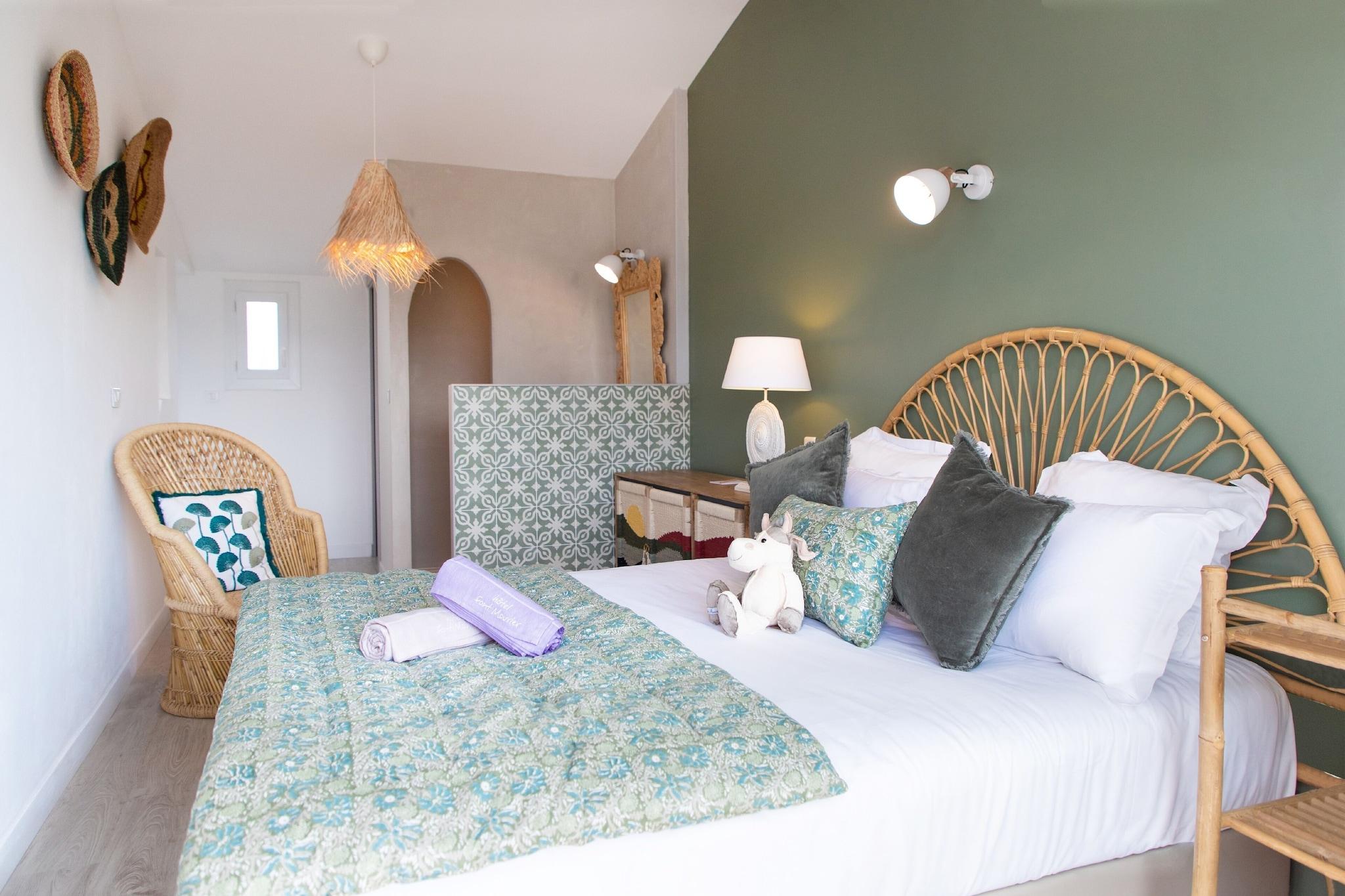 Double Queen Size Bed