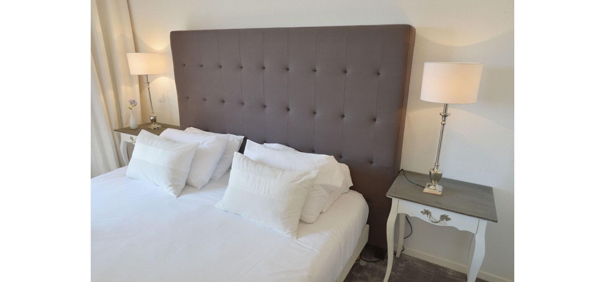 Double Classic Queen Bed