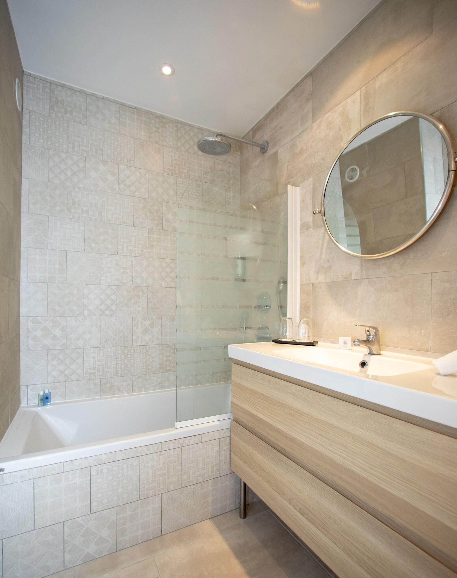 Double Deluxe King Bed