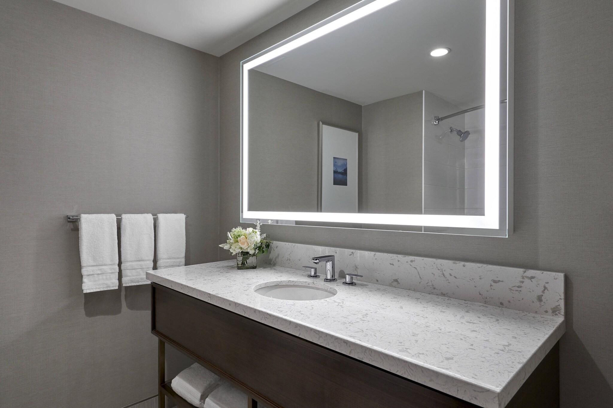 Double Deluxe King Bed