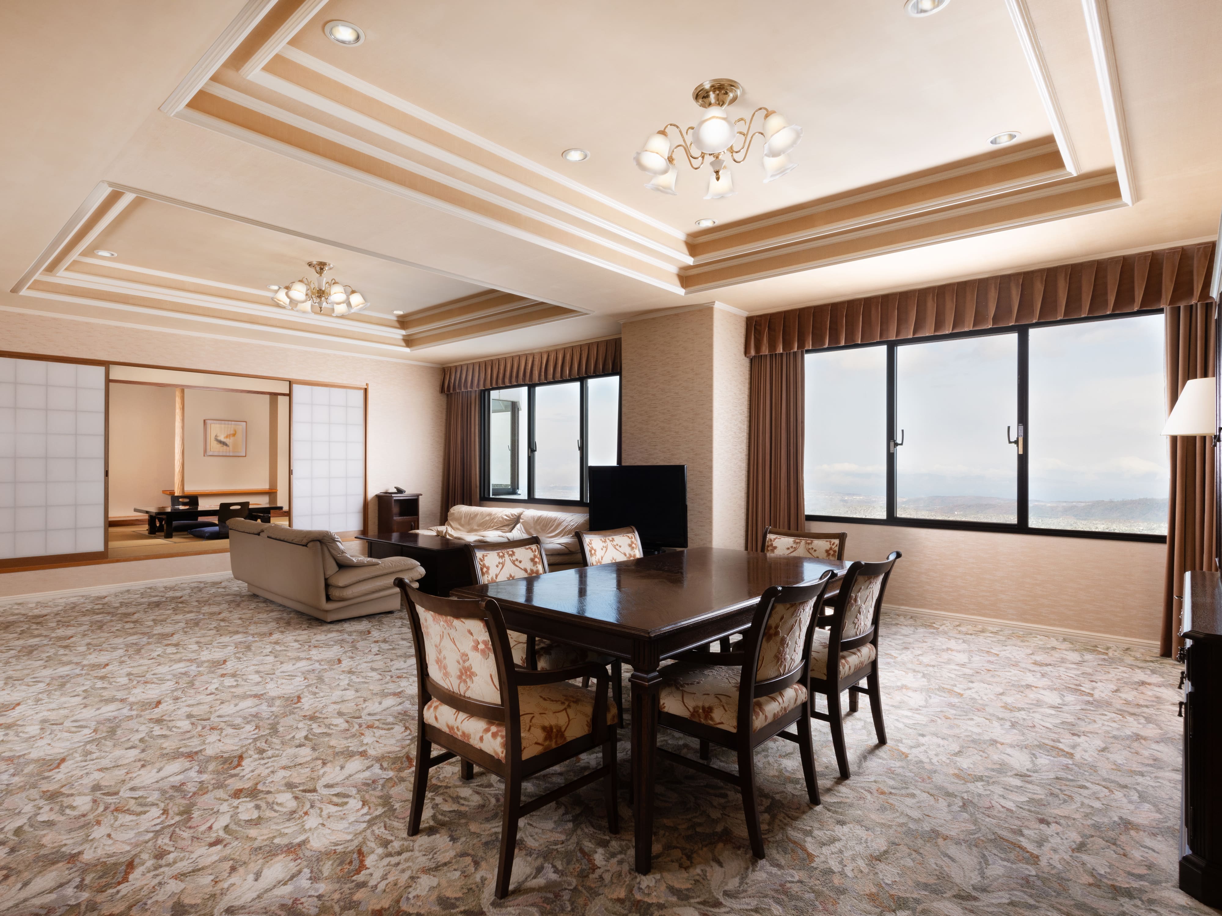 Suite Capacity 4
