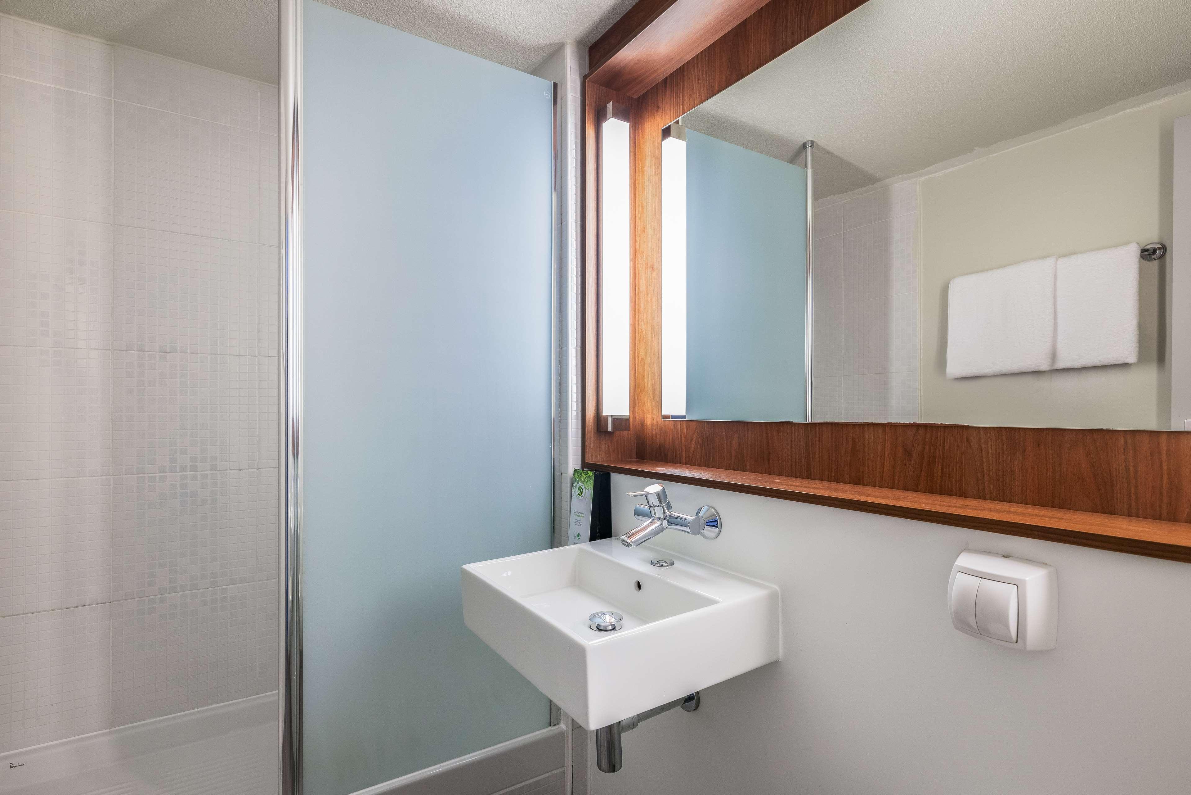 Double Queen Size Bed