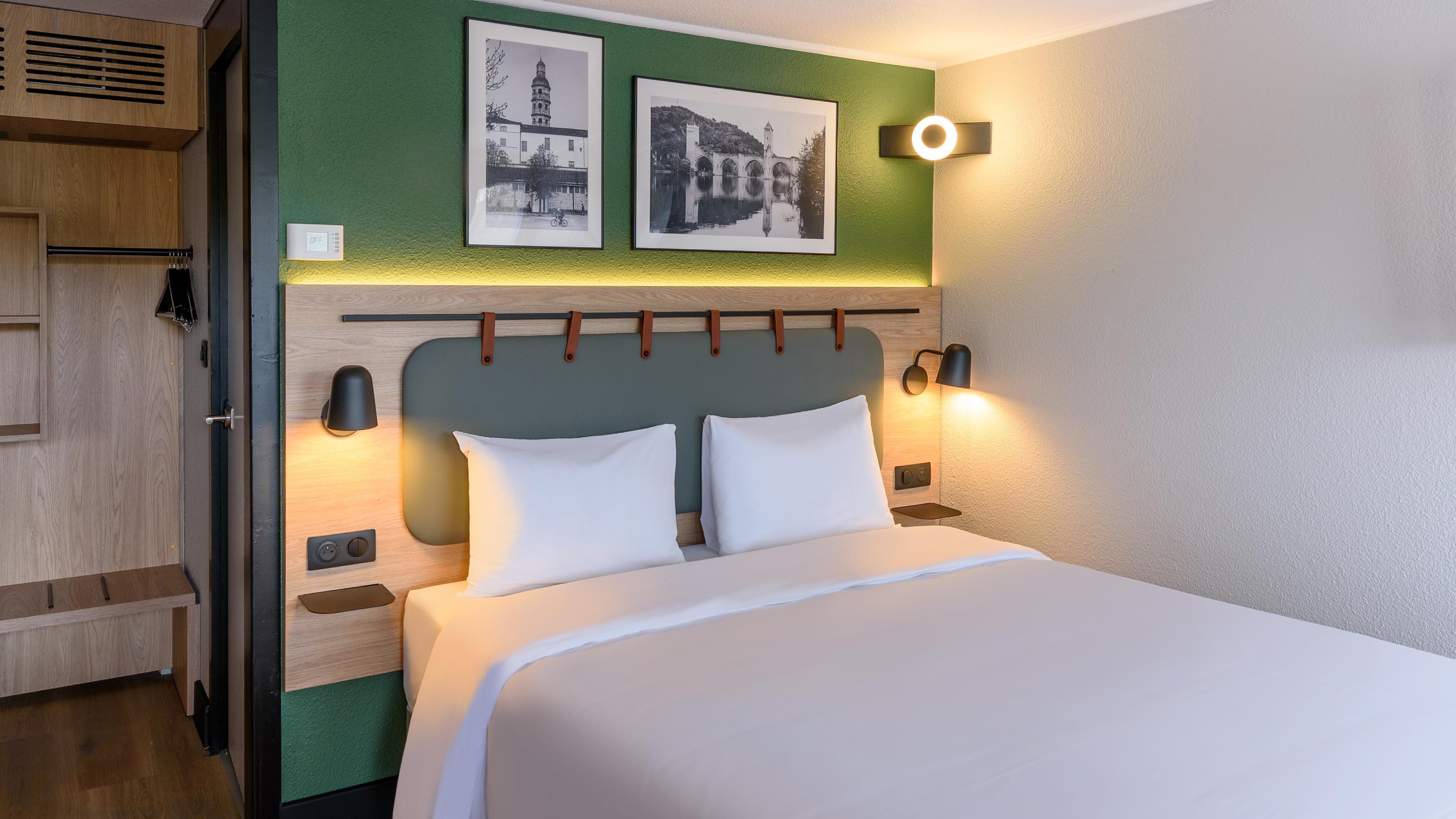 Double Queen Size Bed