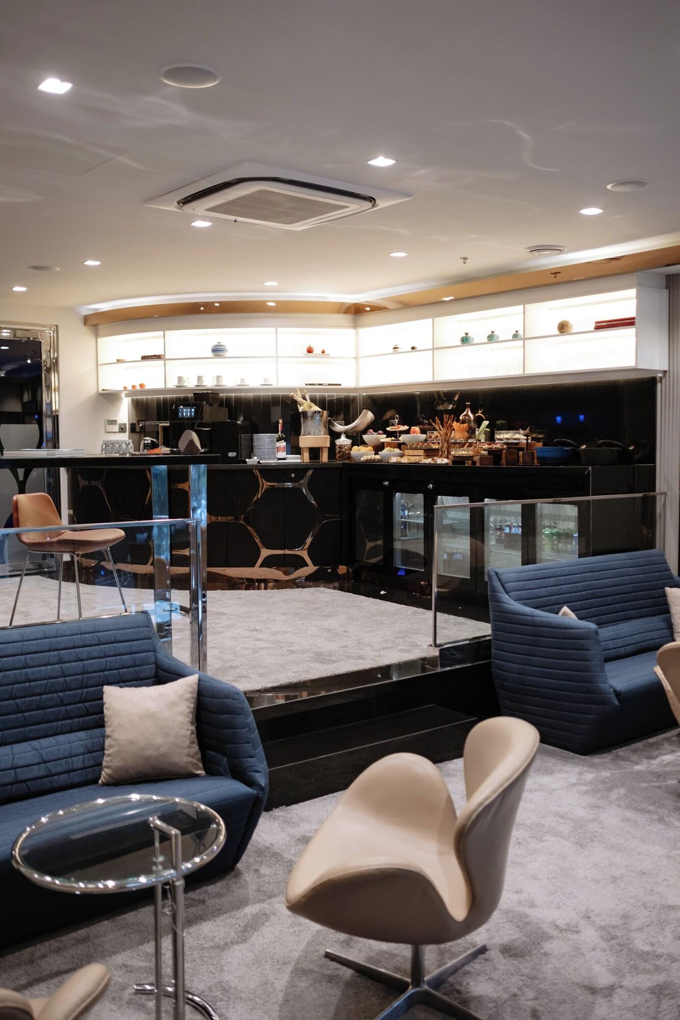 Suite King Bed Smoking