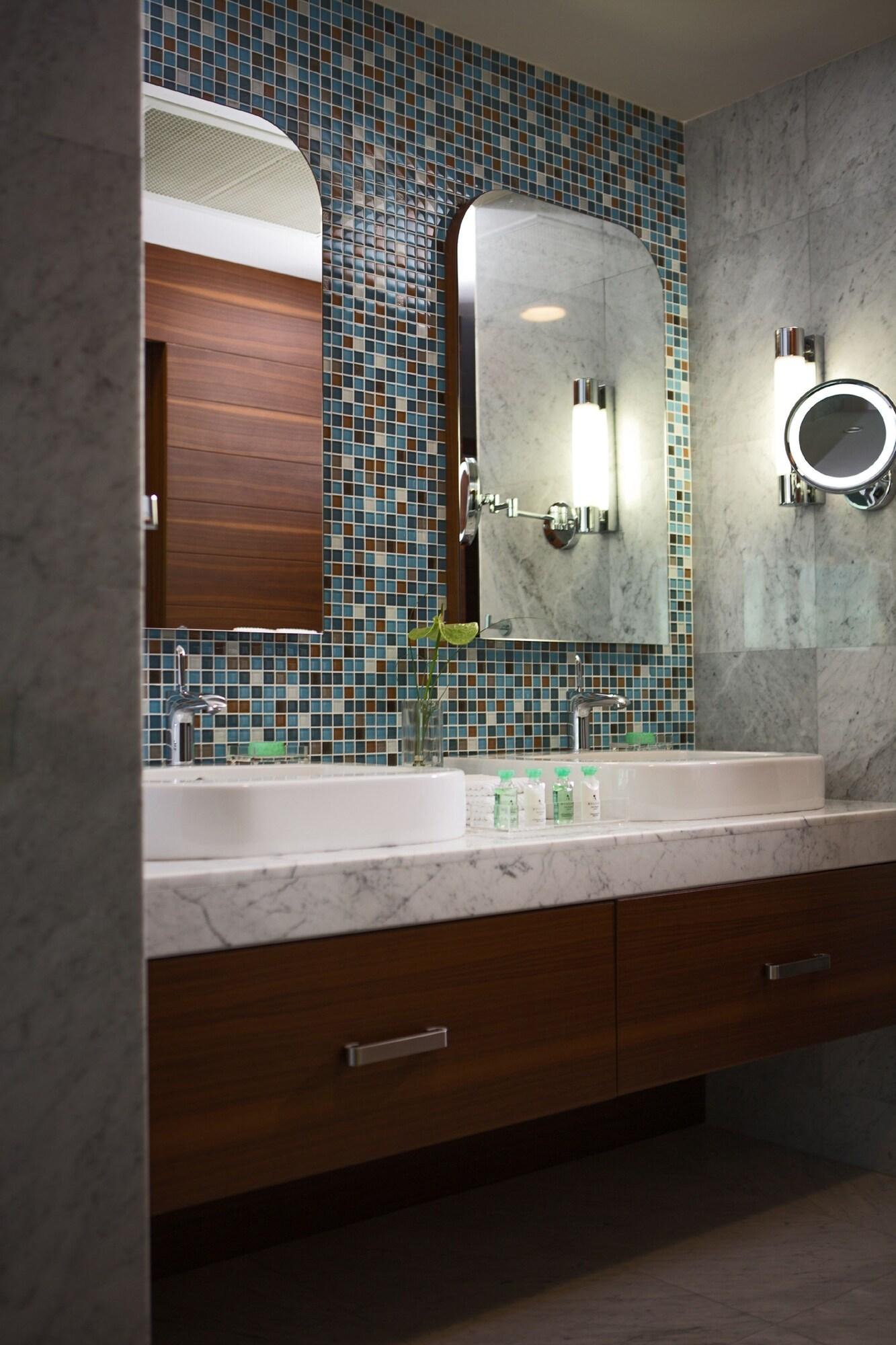 Junior Suite King Size Bed