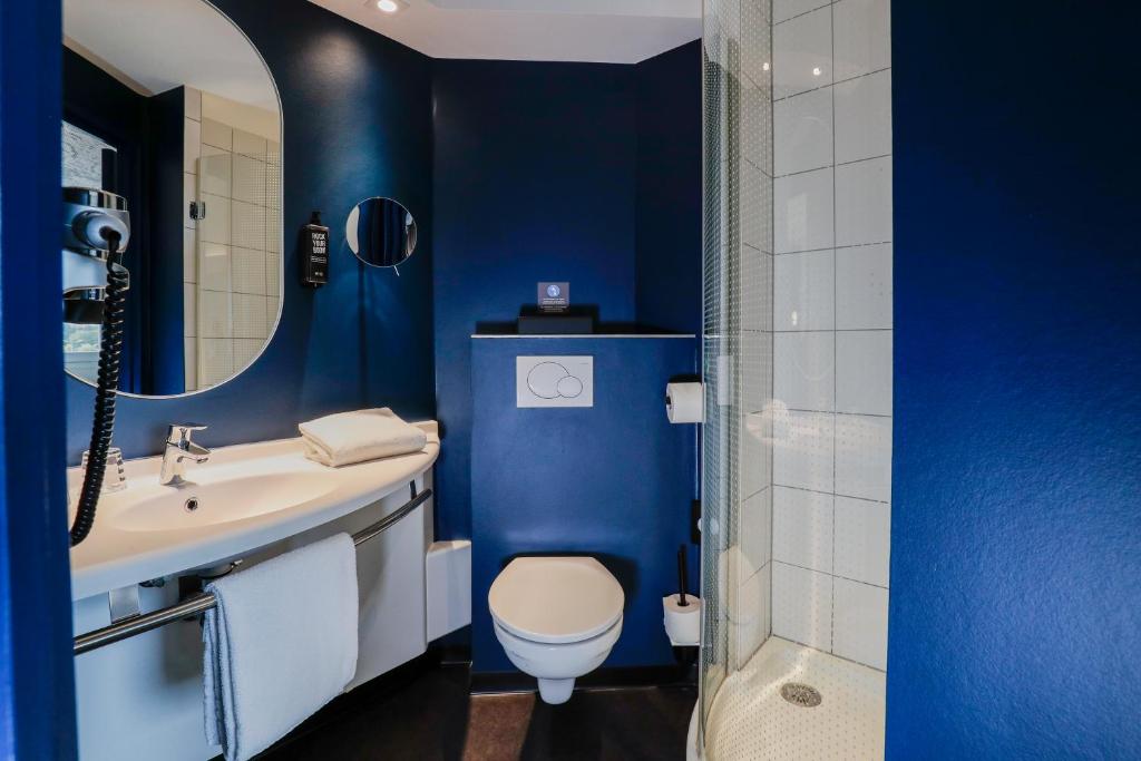 Quadruple with Double Bed