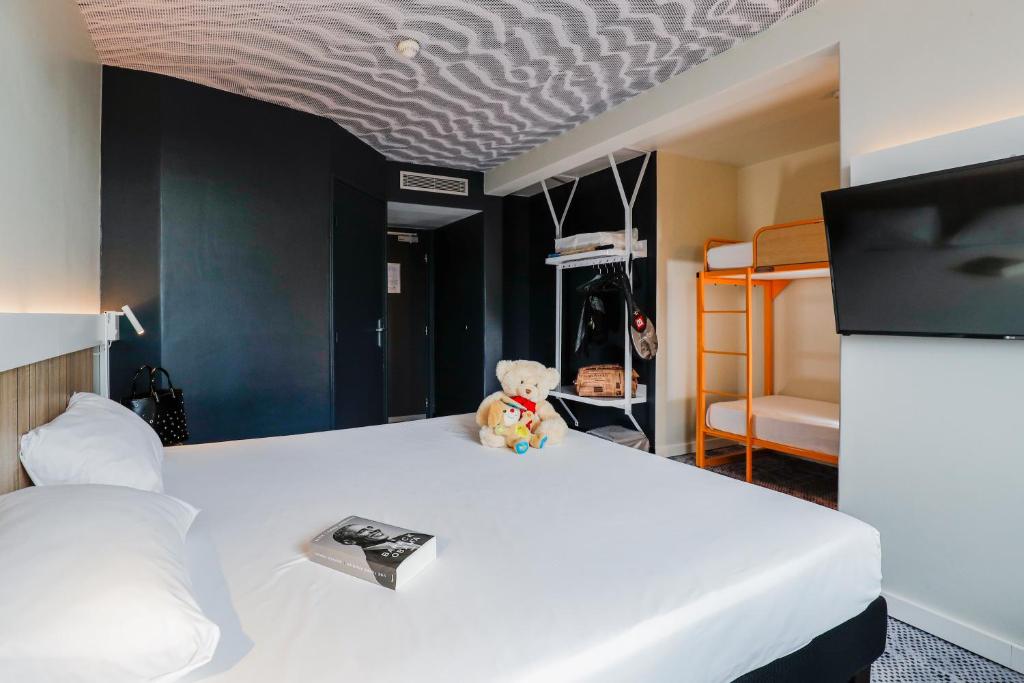 Quadruple with Double Bed