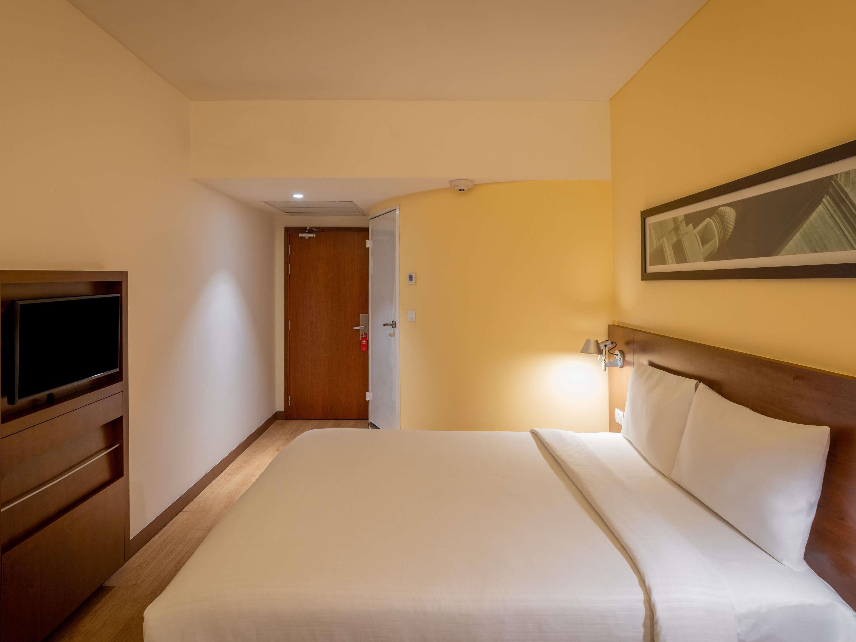 Double Deluxe Queen Bed