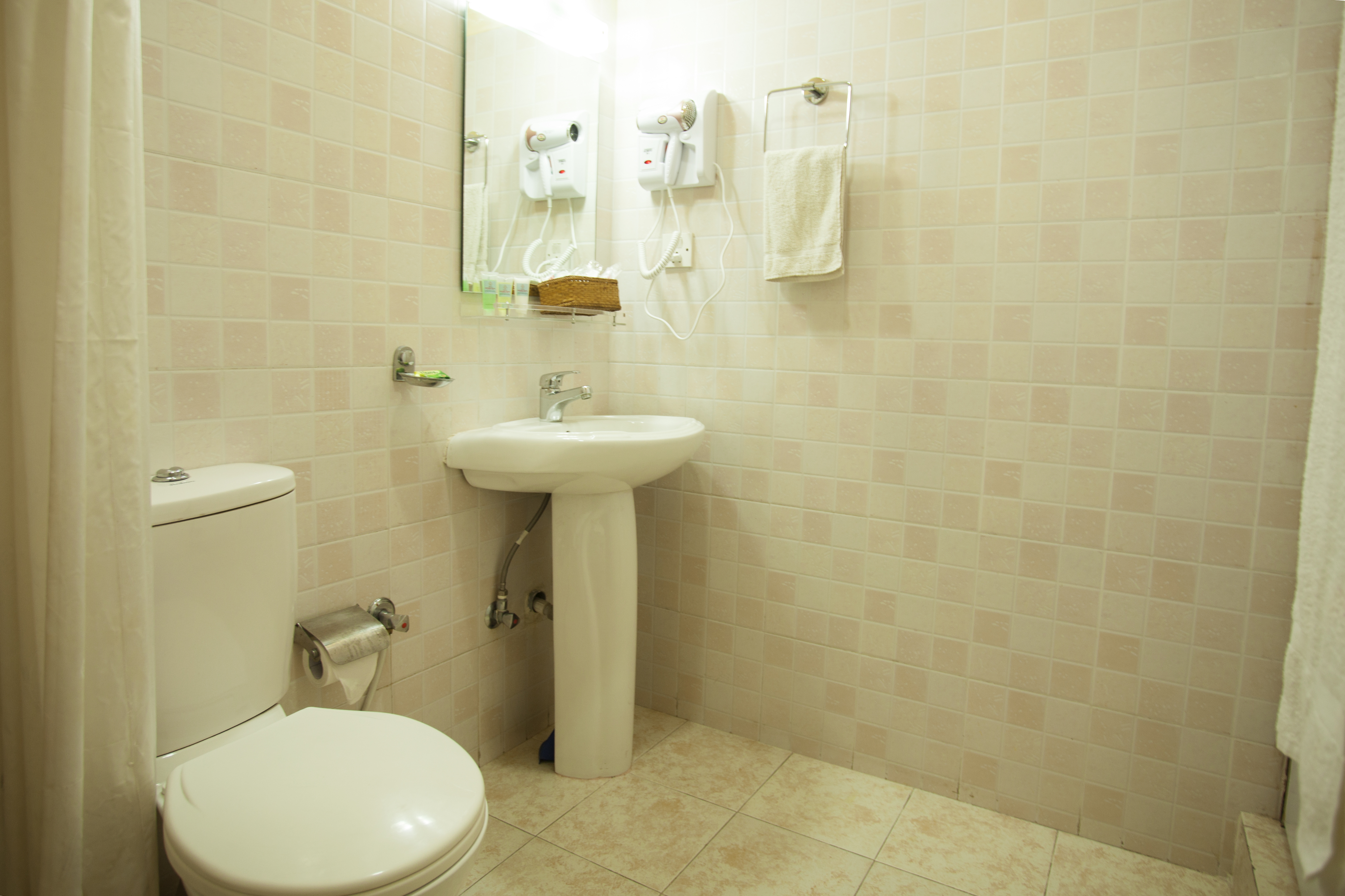 Quadruple Two Bedrooms One Bathroom