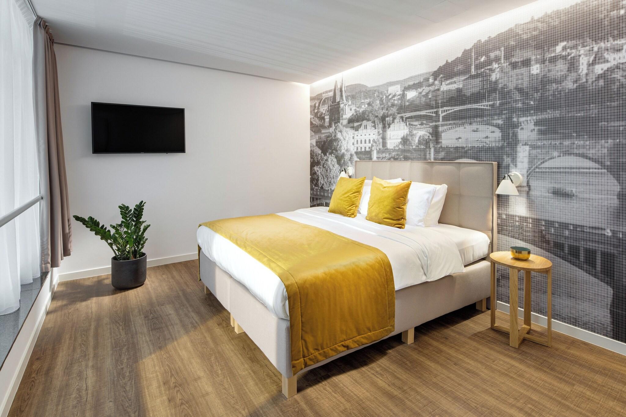 Apartment Business King Bed