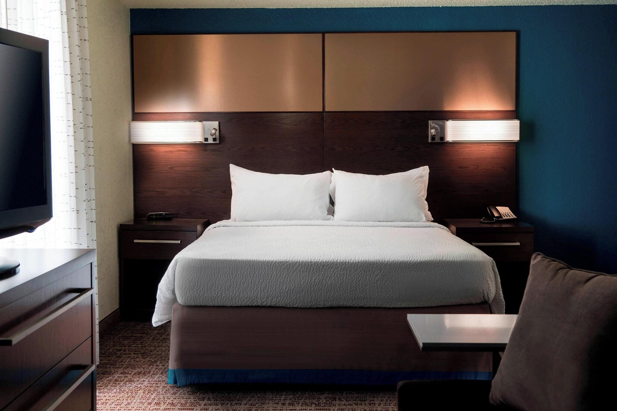 Studio Queen Size Bed