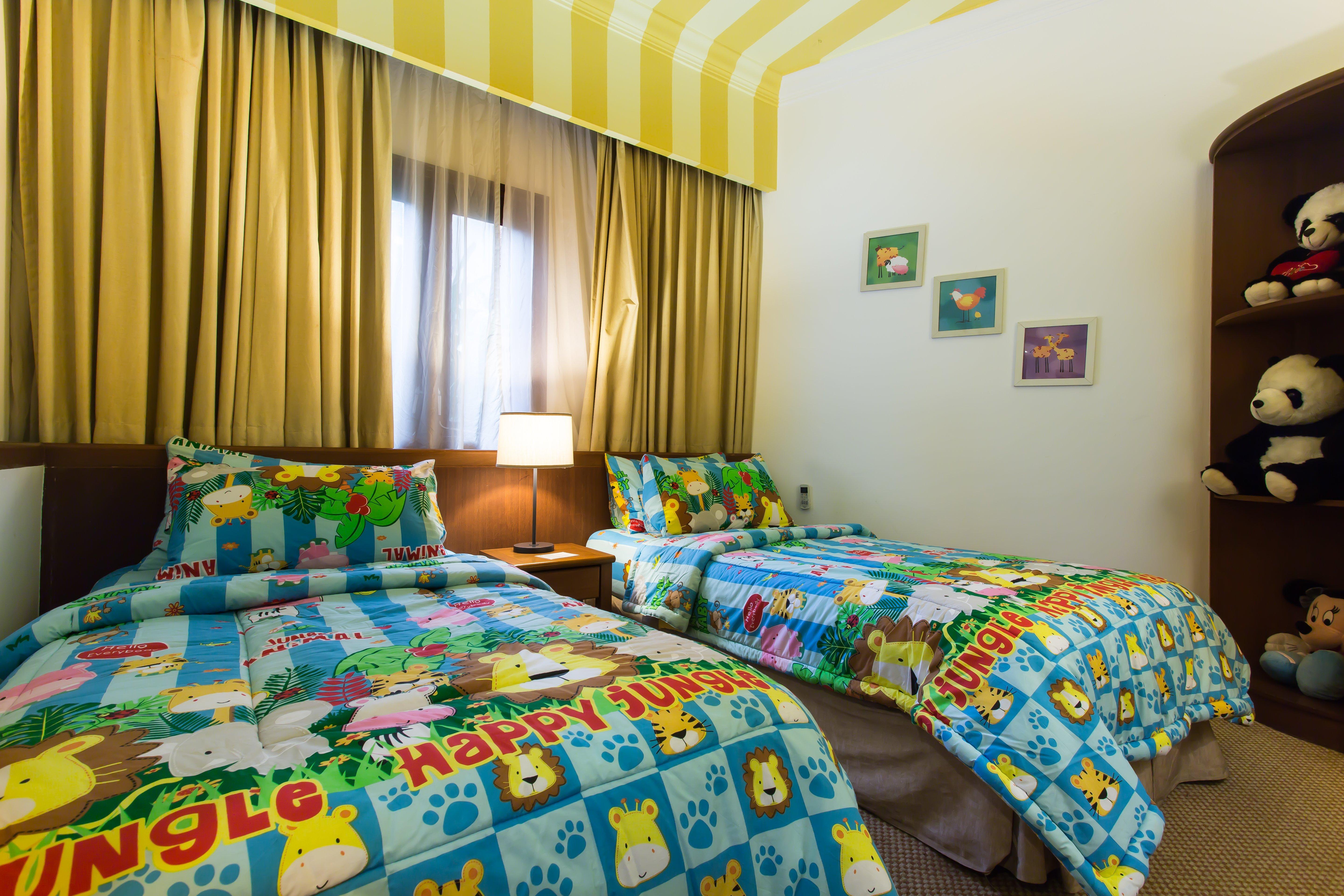 Suite Queen Bed Two Bedrooms