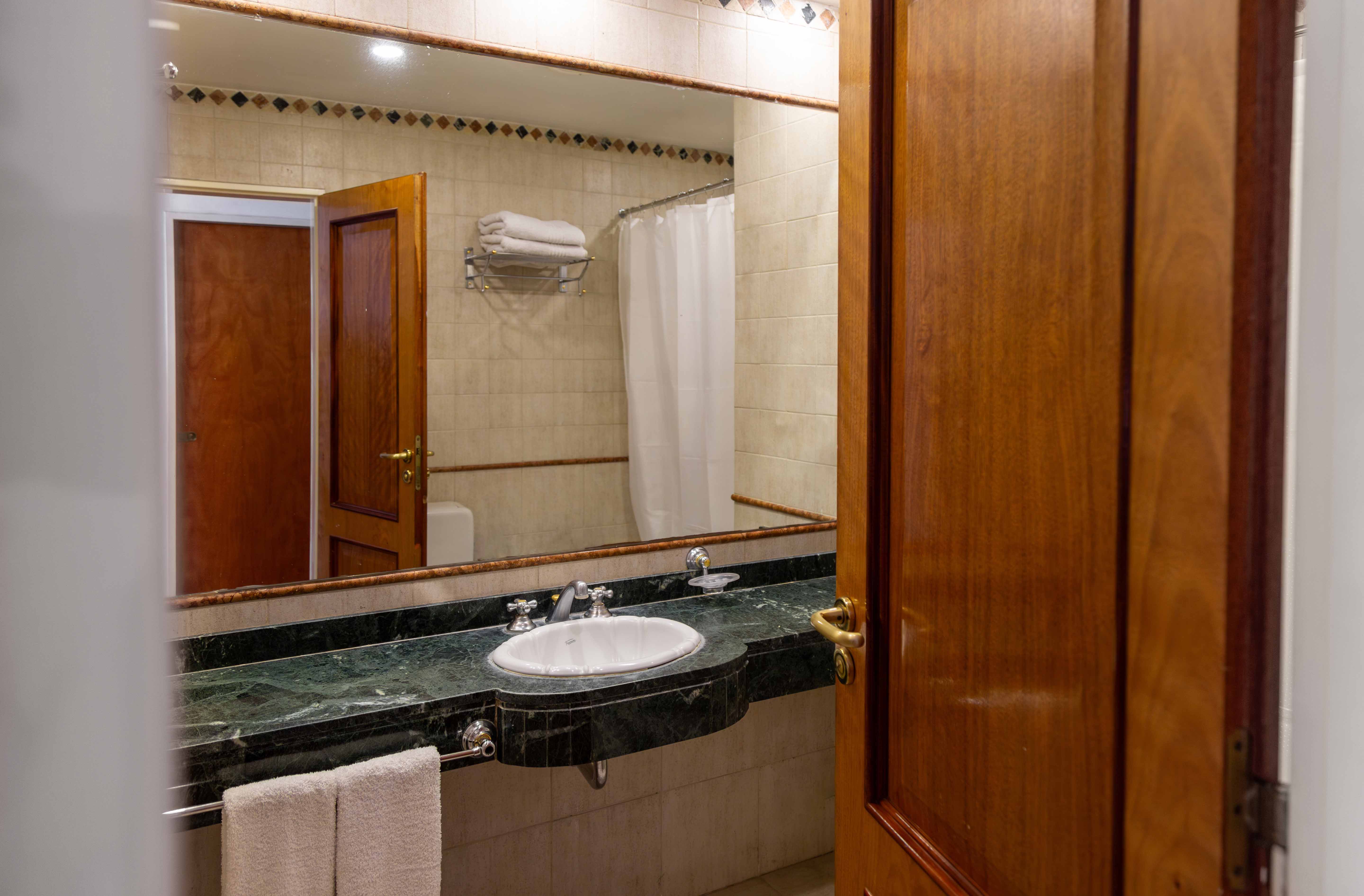 Suite Queen Size Bed